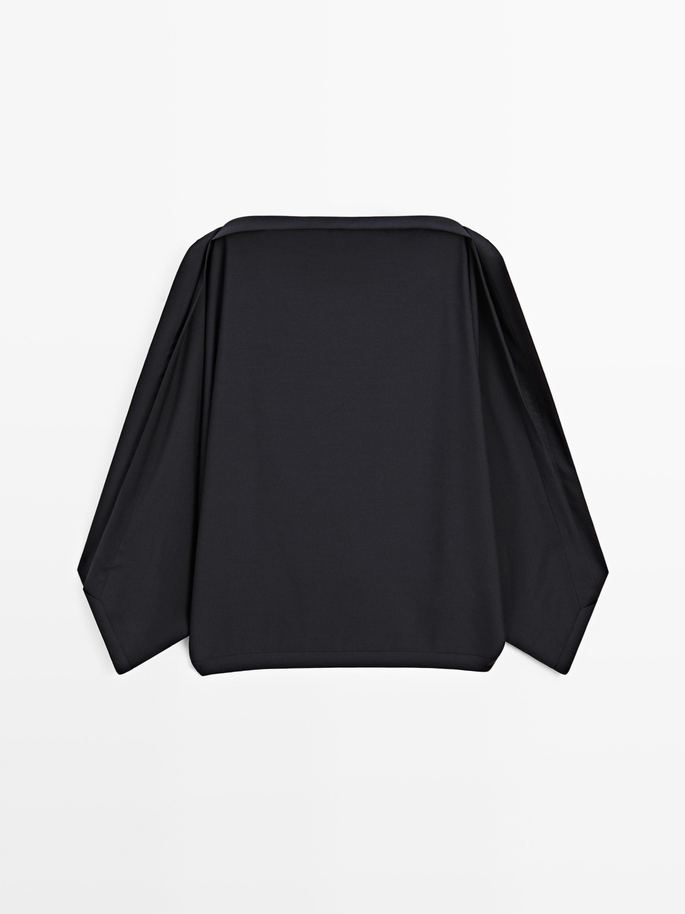 Blusa com decote em bico e volume - STUDIO
