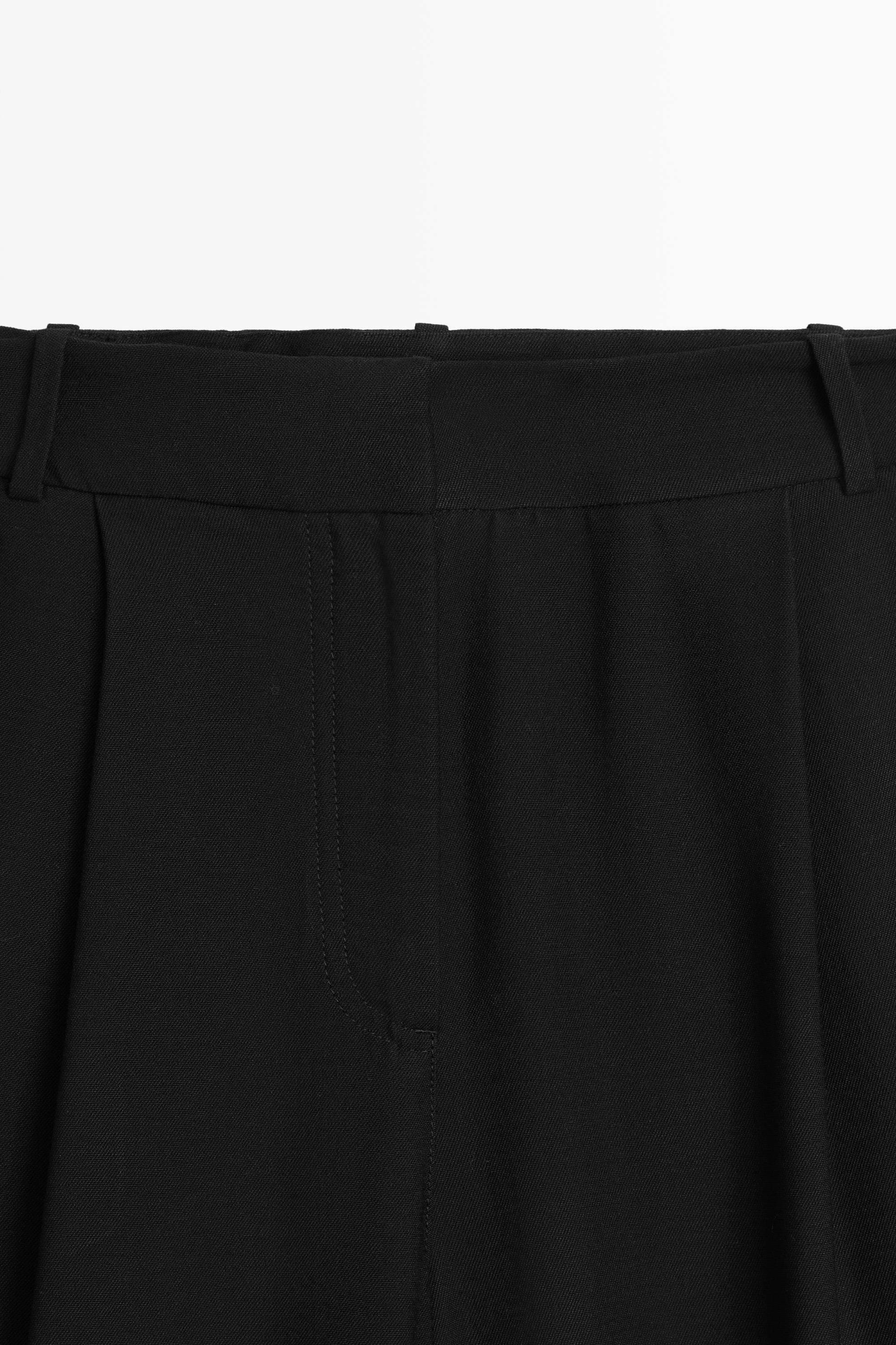 Pleated barrel fit pants — BLACK