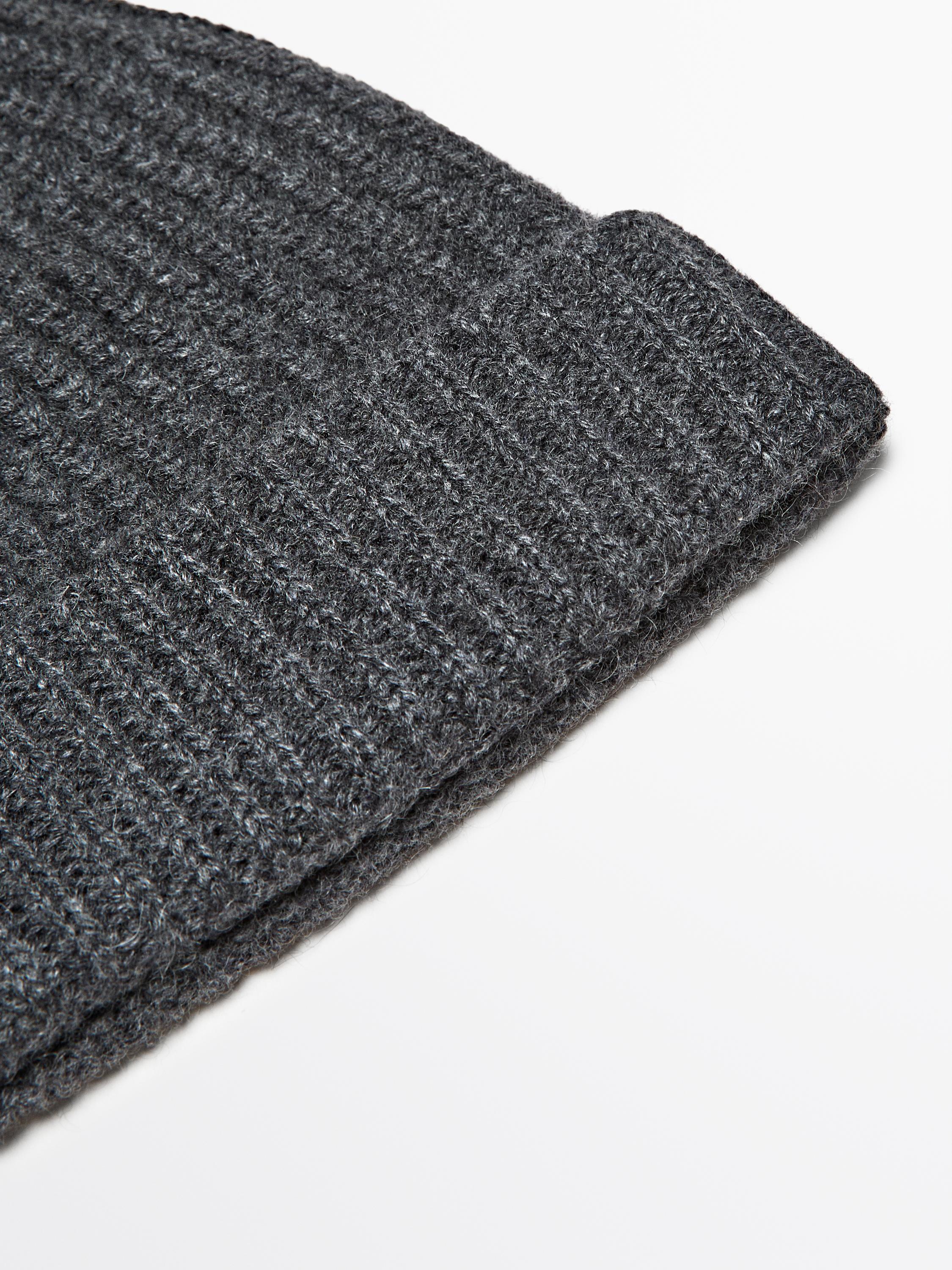 Ribbed 100% cashmere beanie