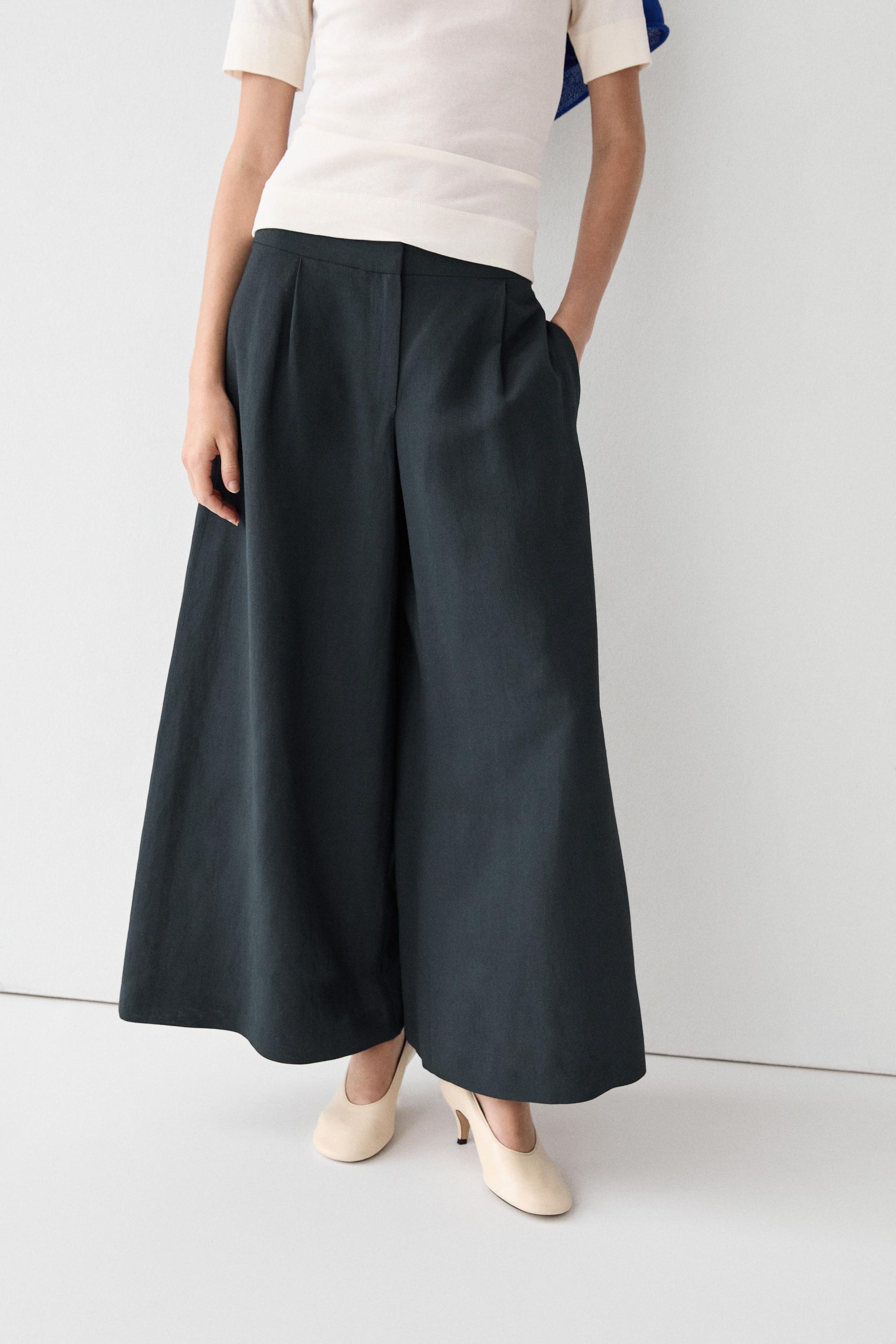 Flowing pleated wide-leg pants — DEEP BLUE