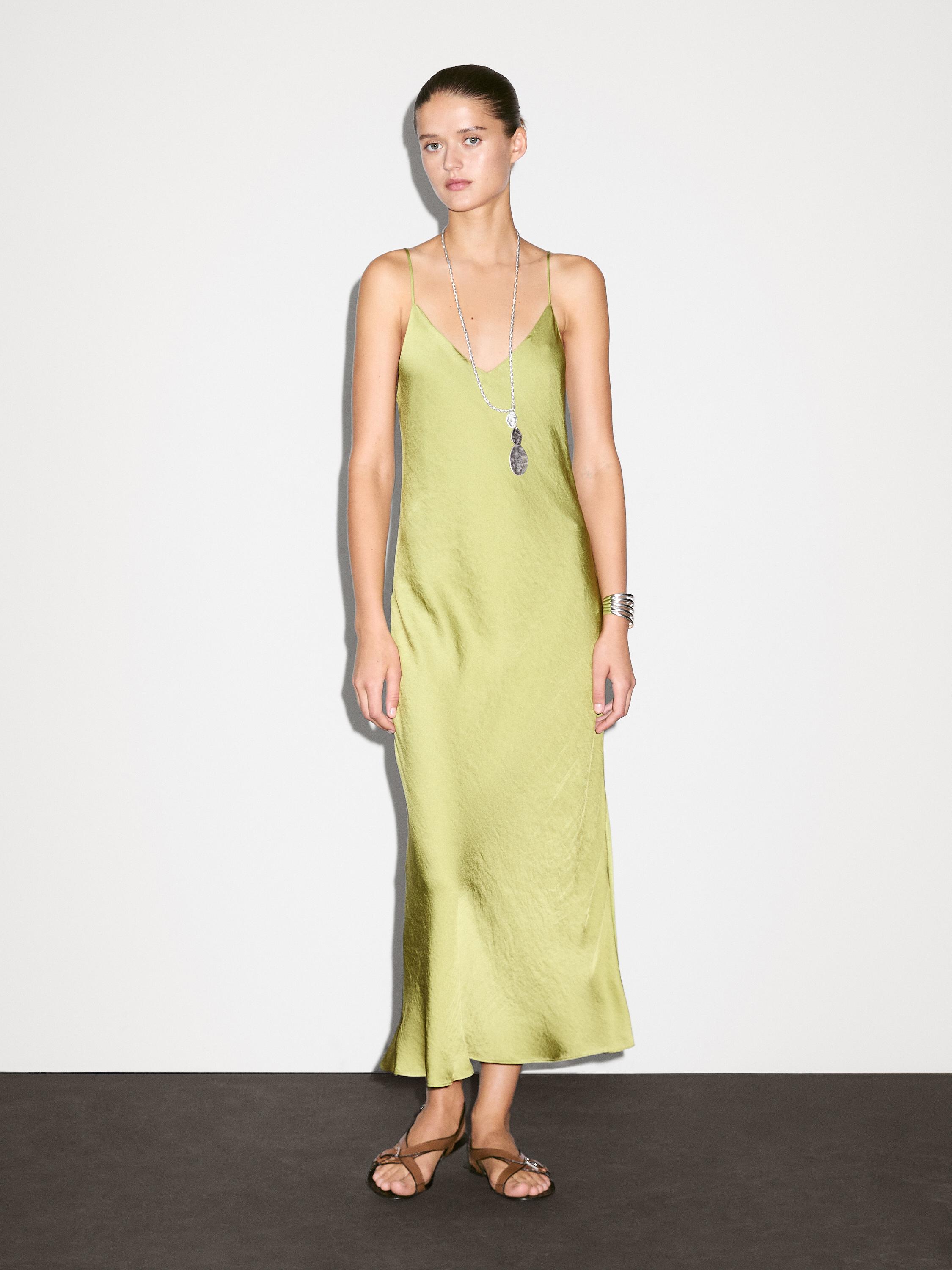 Robe midi fluide satinée
