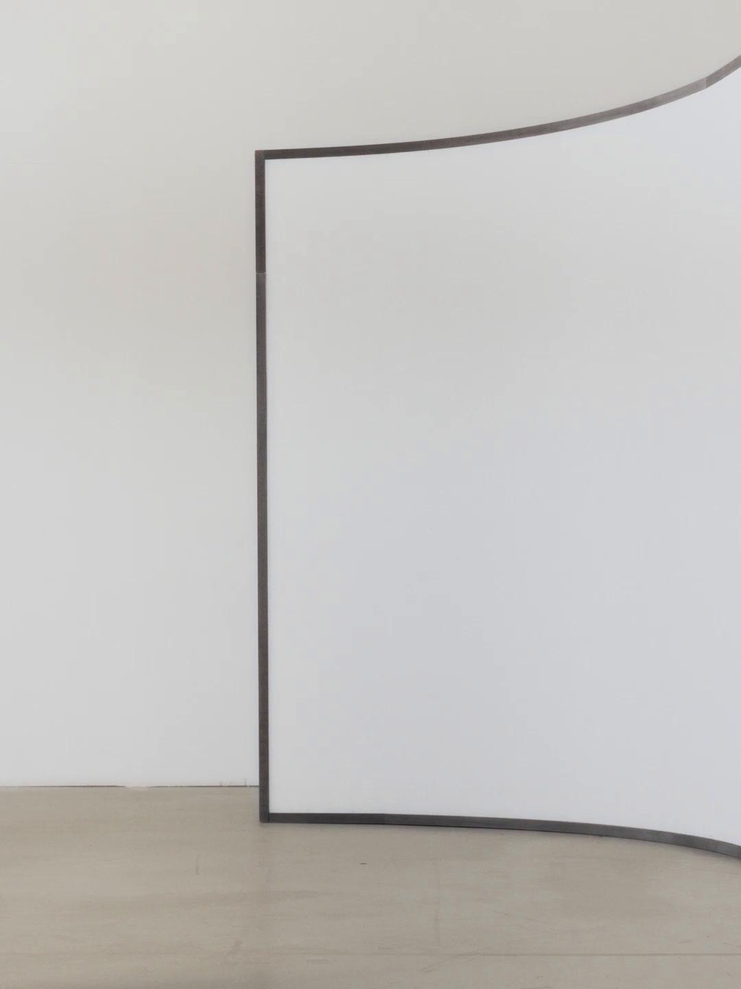 Asimmetrik tugmali koʻylak