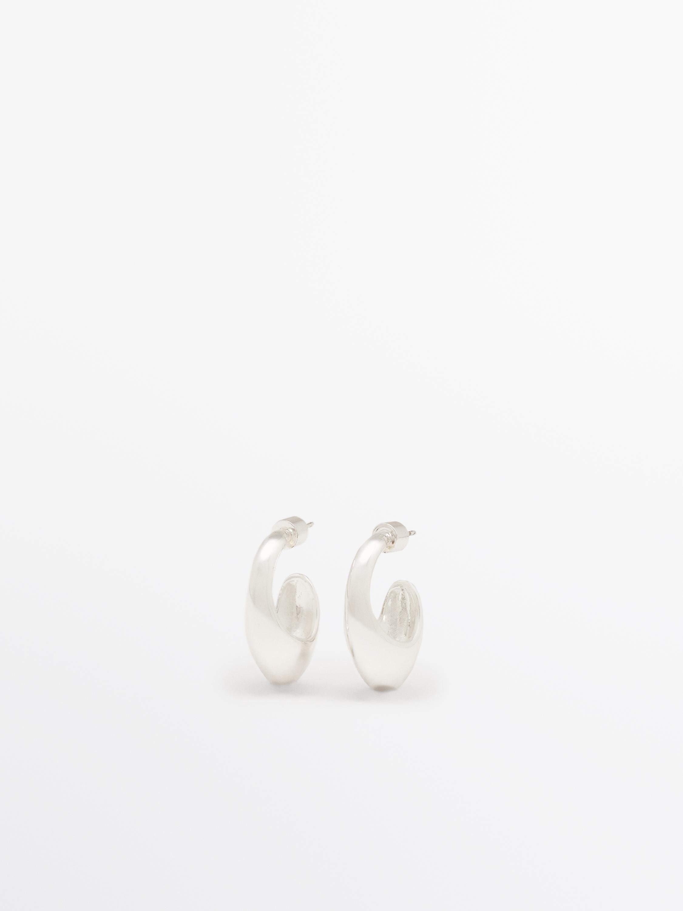 Oval hoop earrings