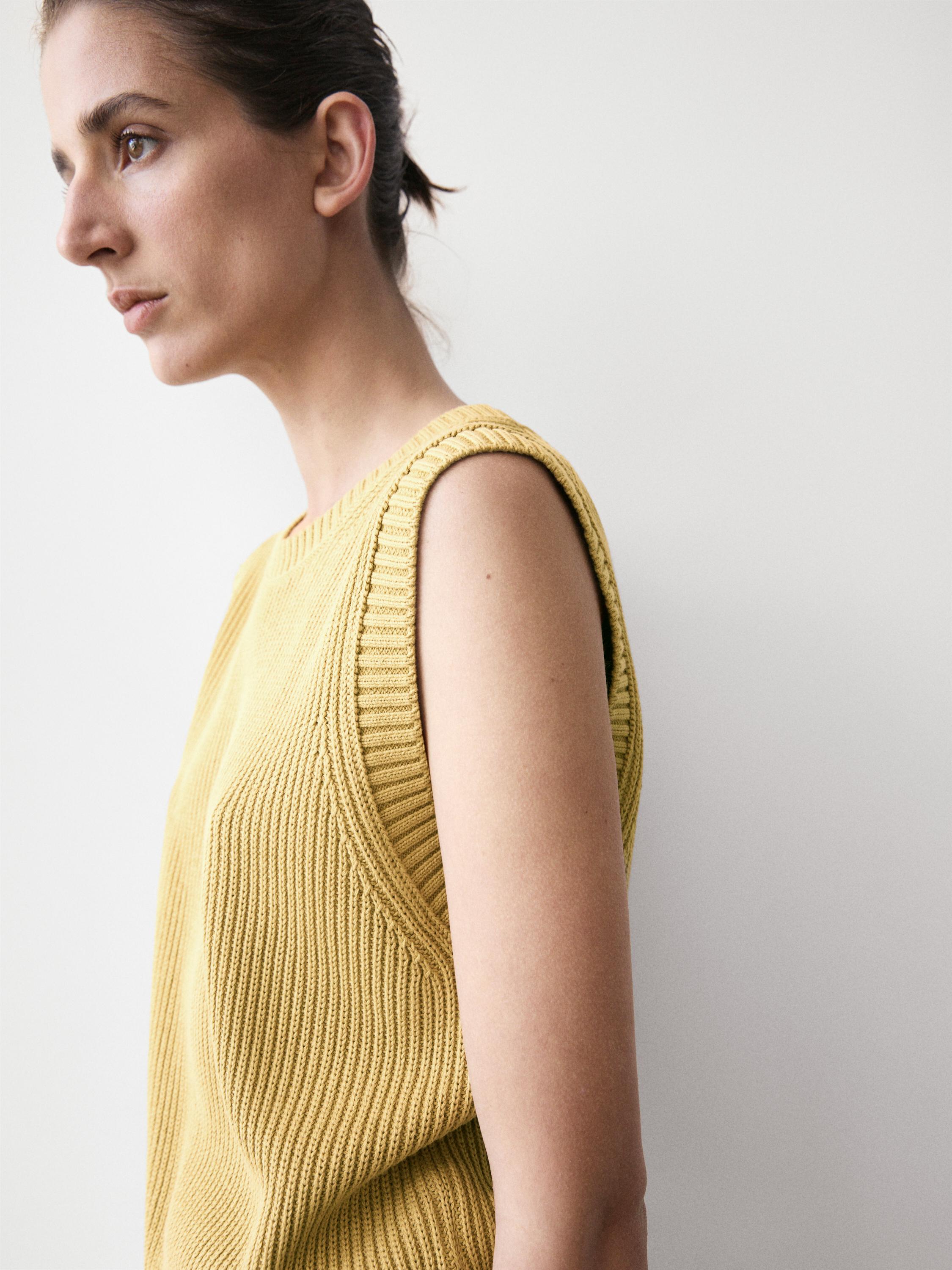 Cotton knit crew neck vest — GREENISH