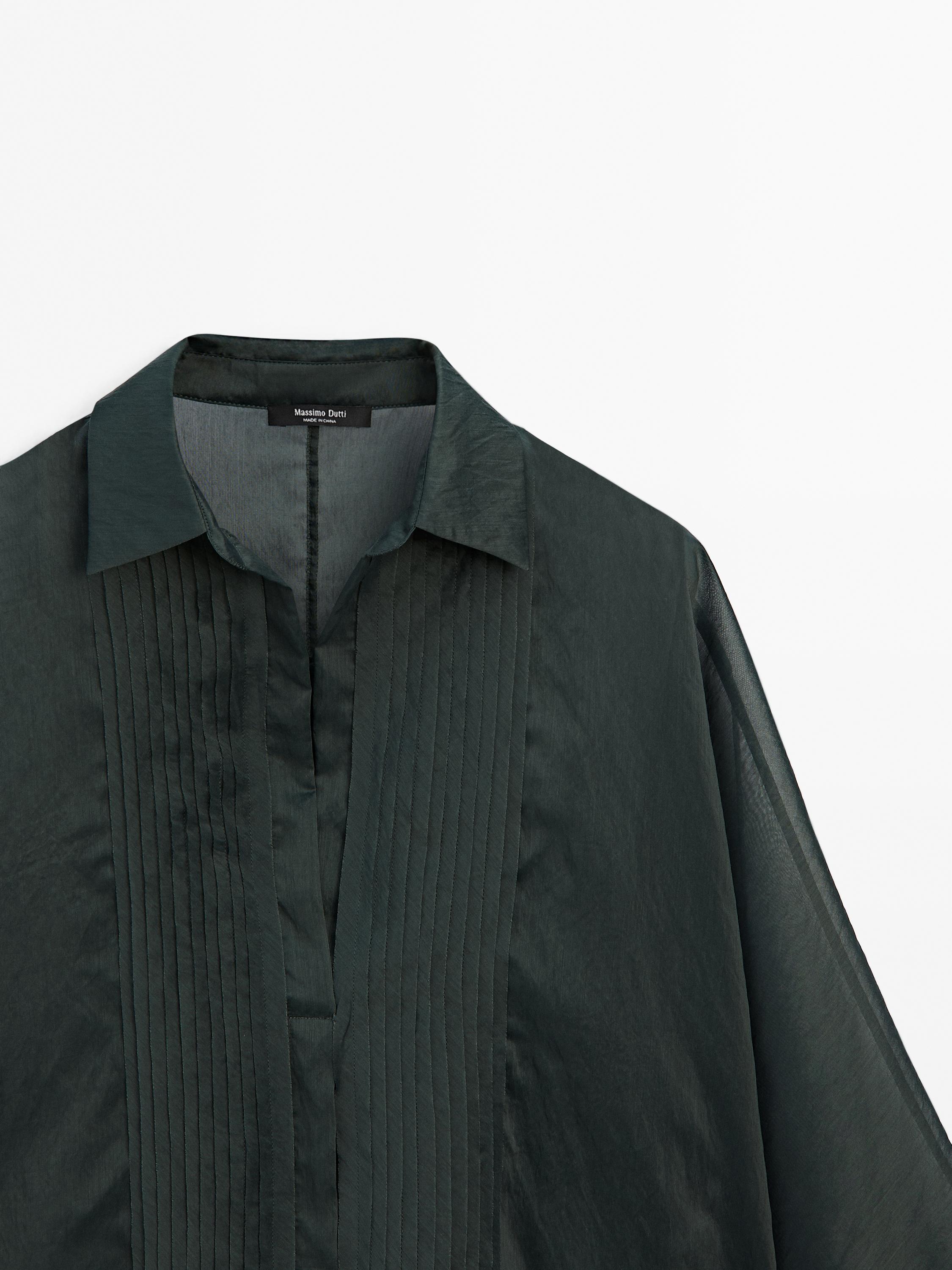 Loose-fitting shirt with pintuck detailing