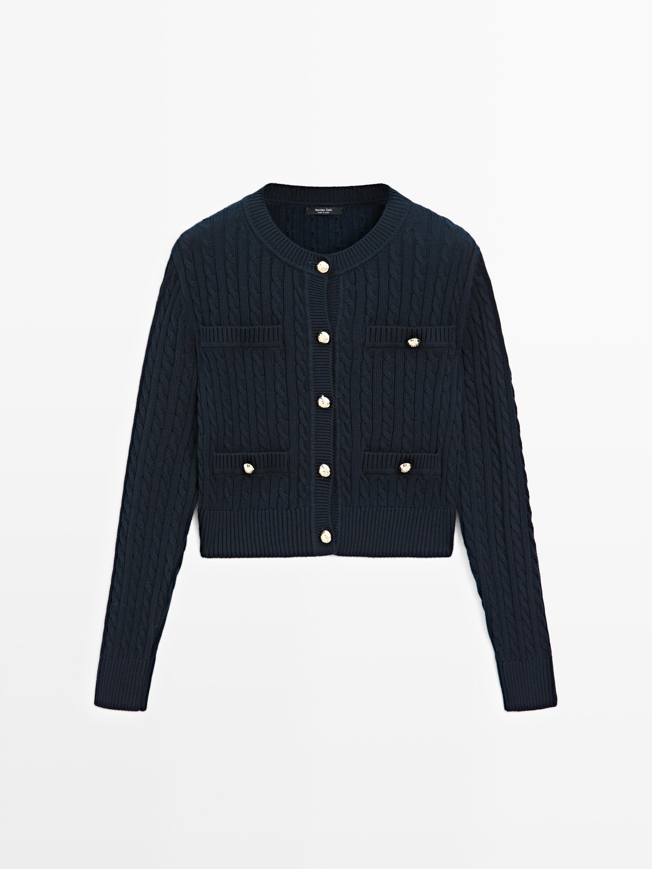 골드 버튼이 달린 케이블 니트 가디건