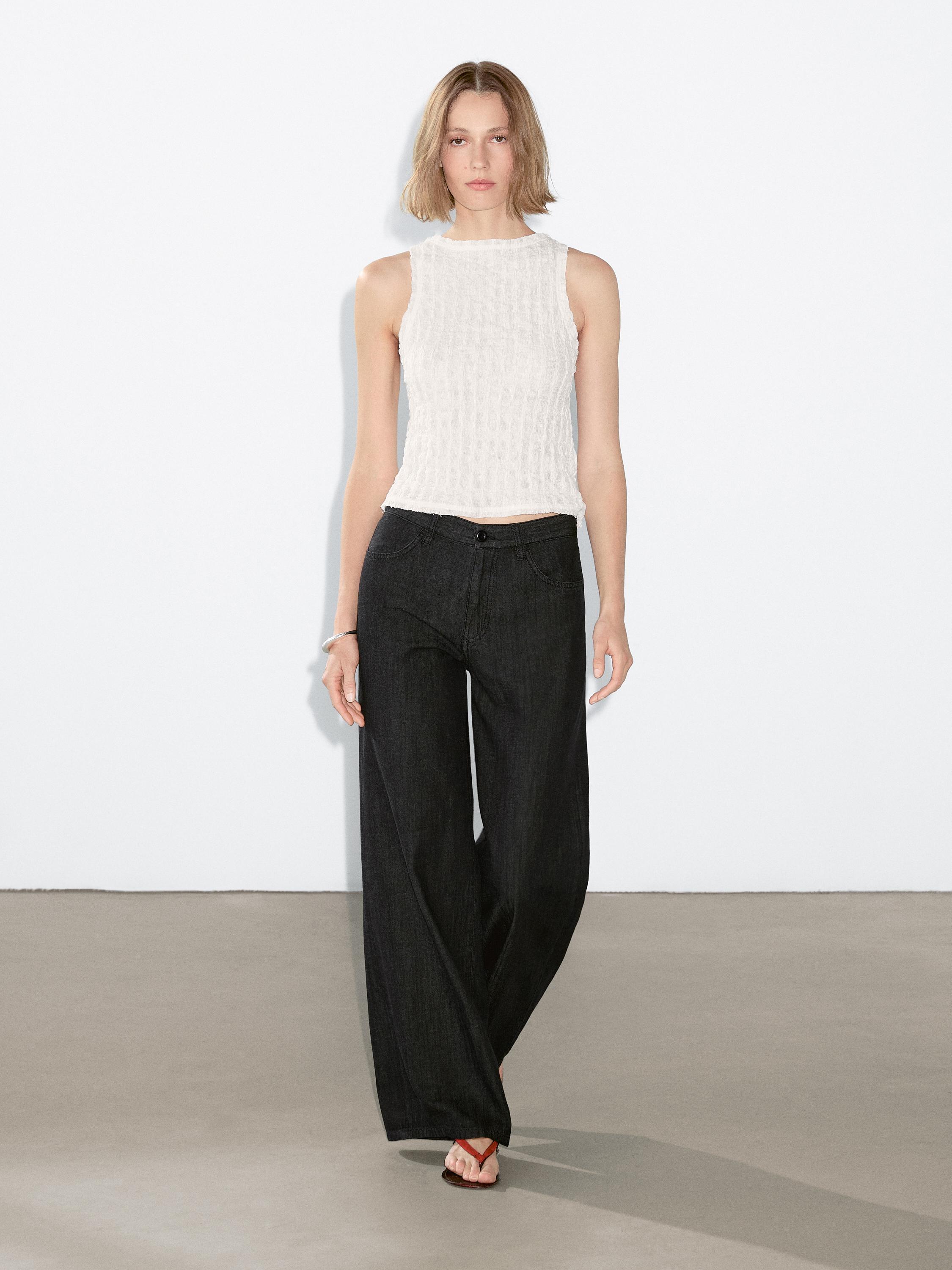 Loose mid-rise wide-leg jeans