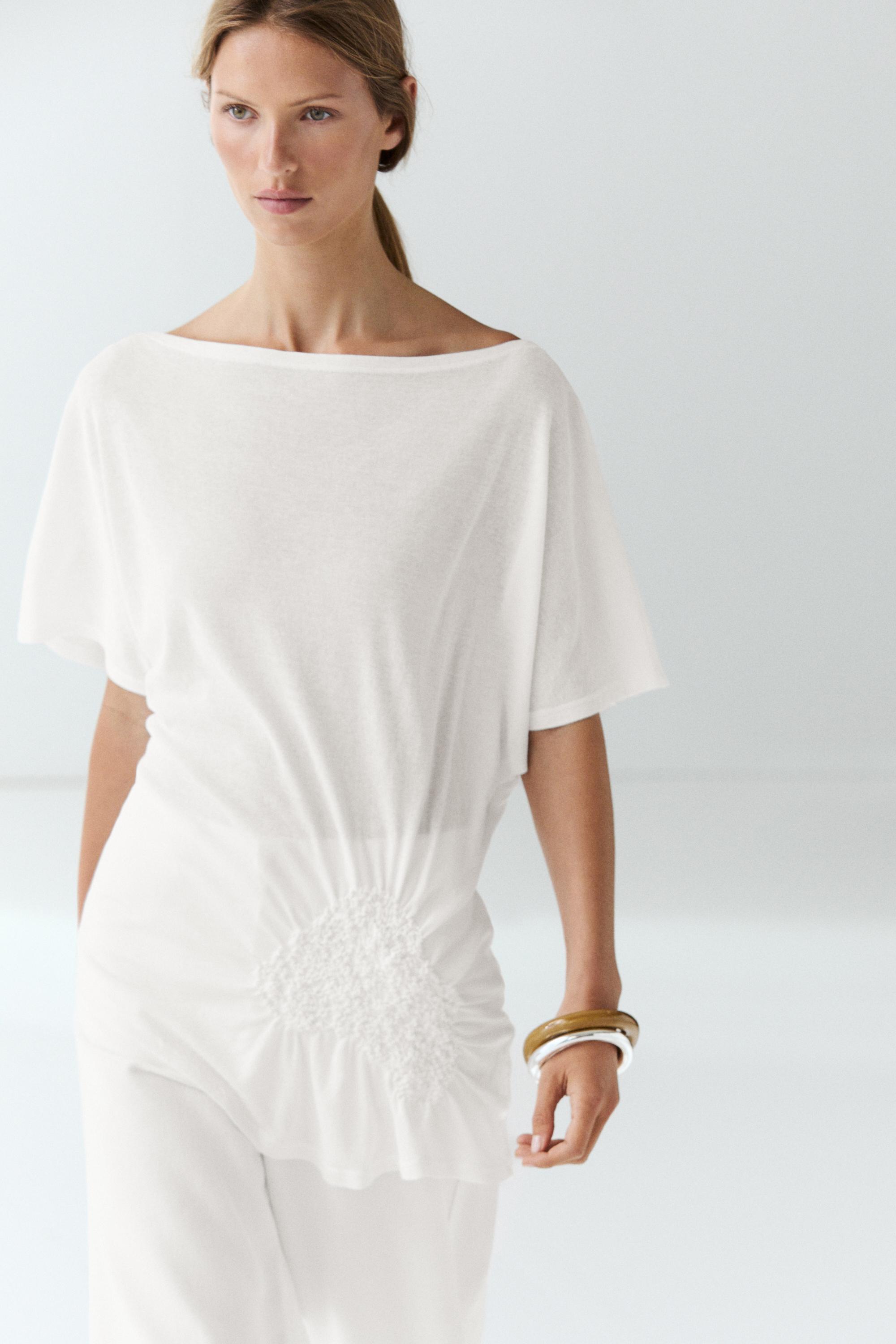Asymmetric top with embroidered detail — Off white