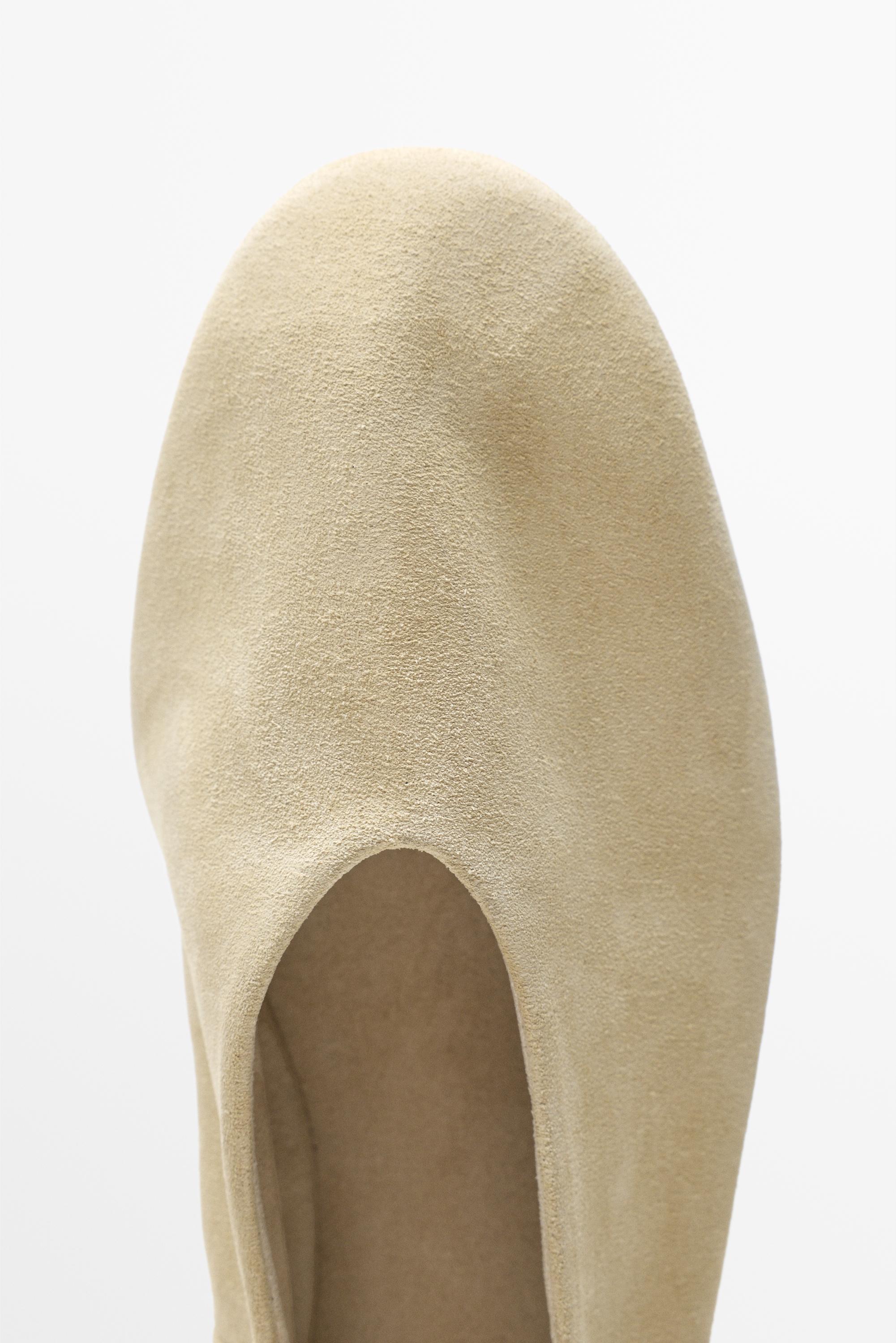 Split suede leather heel shoe — CREAM