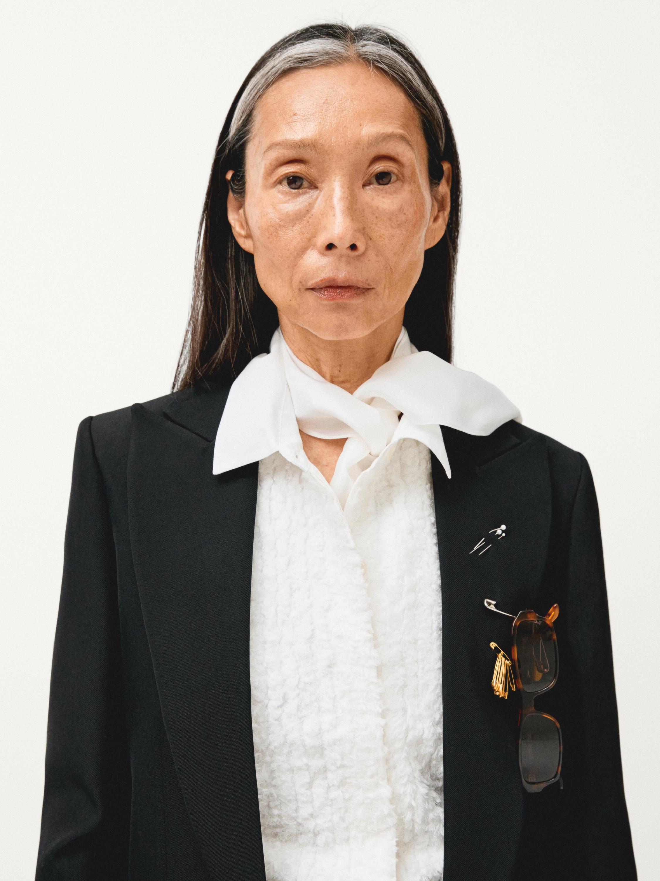 100% extra fine wool two-button blazer — BLACK