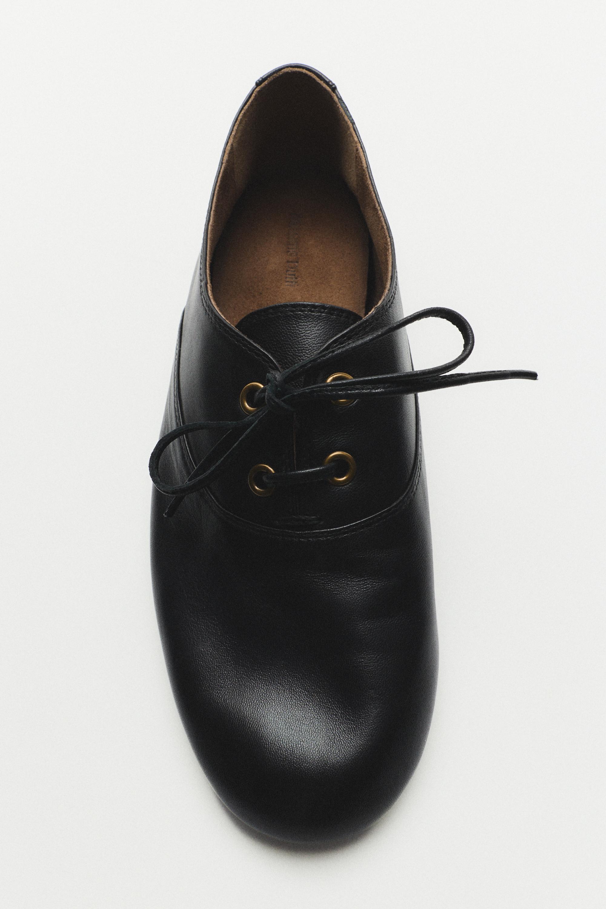 Soft leather lace-up shoe — BLACK