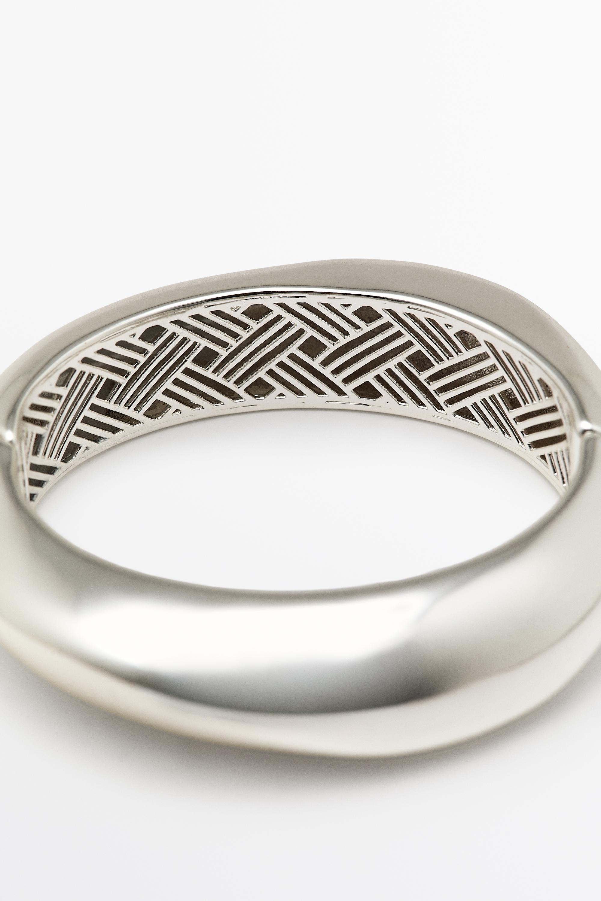 Smooth hinged bracelet — SILVER