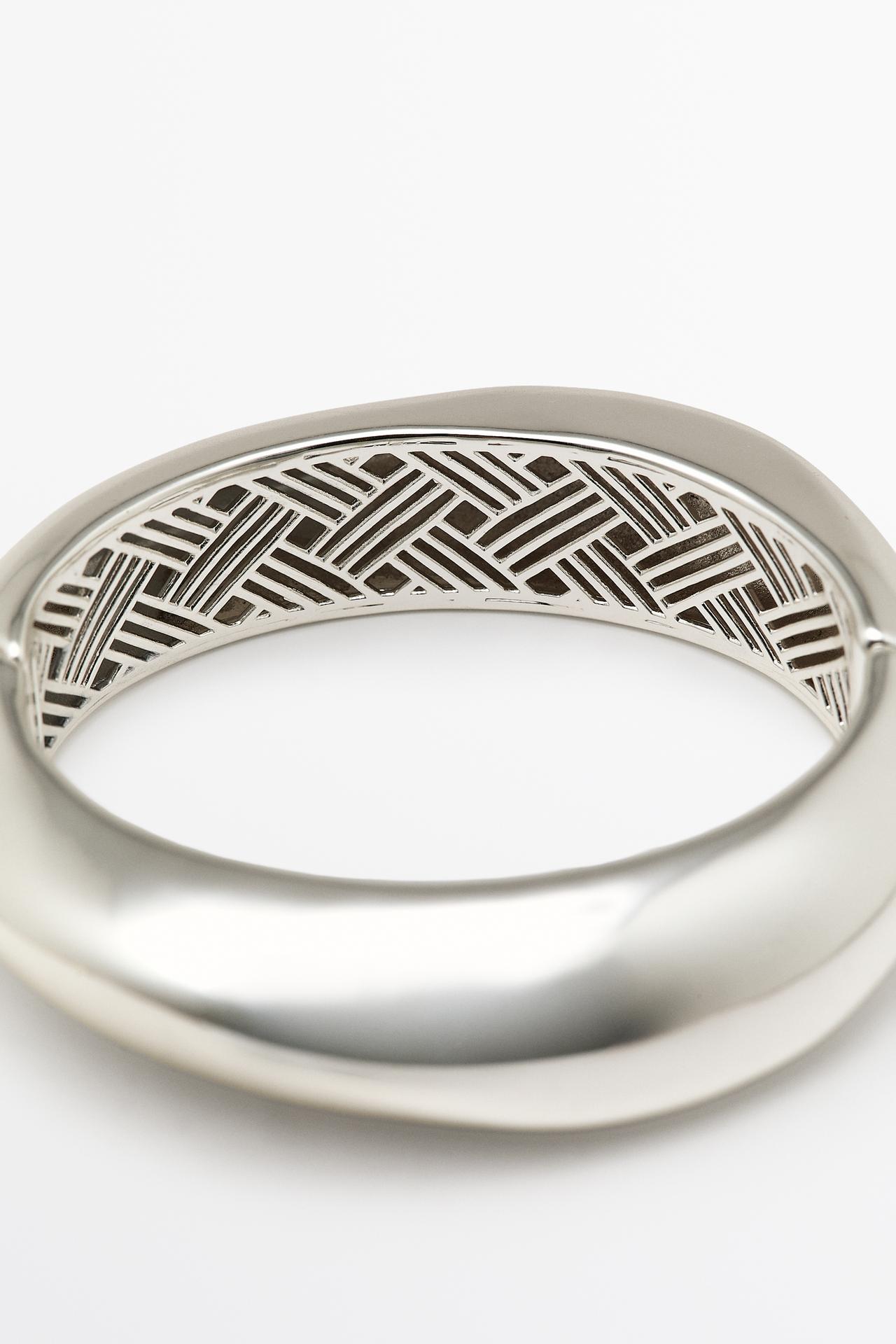 Smooth hinged bracelet — SILVER
