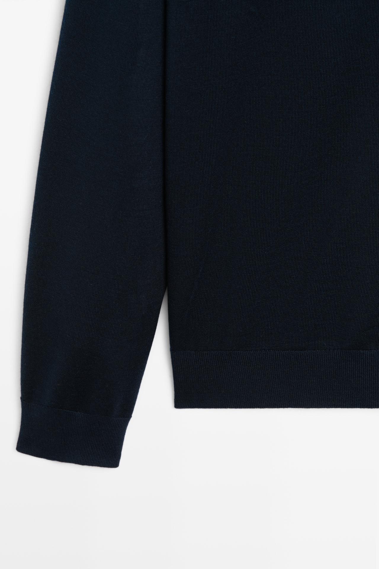 100% merino wool round neck knit sweater — NAVY BLUE