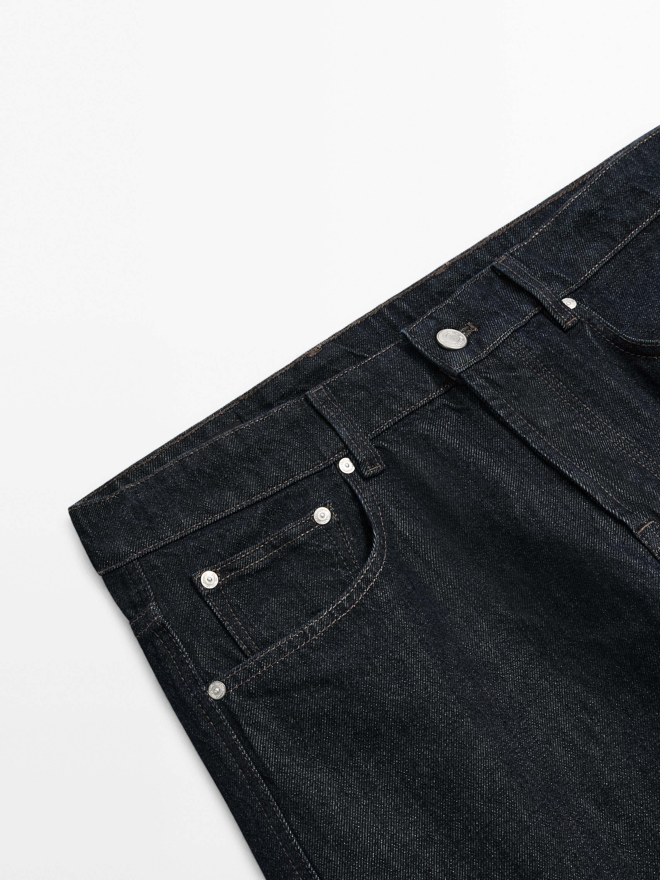 بنطلون جينز بقصة مريحة