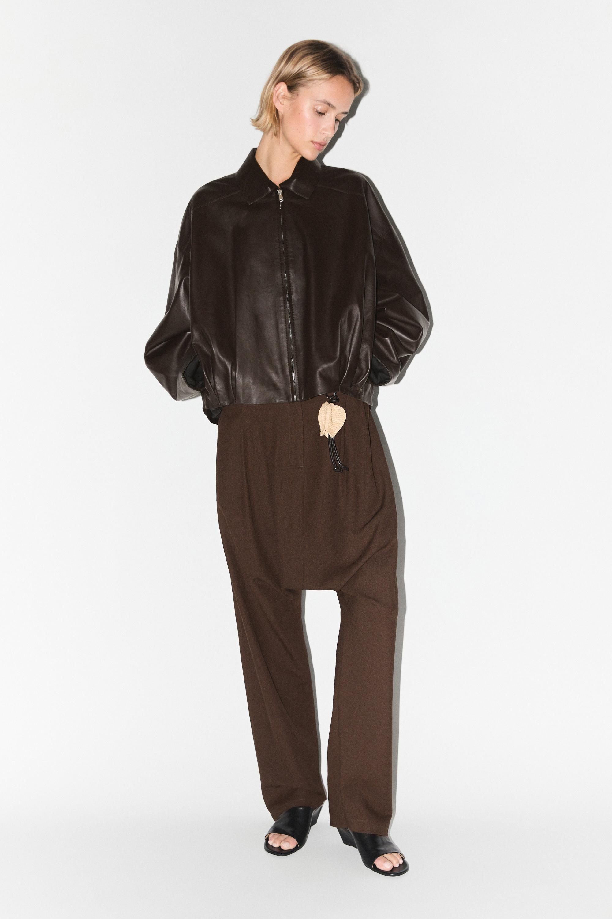 Baggy trousers with pleated details — BROWN