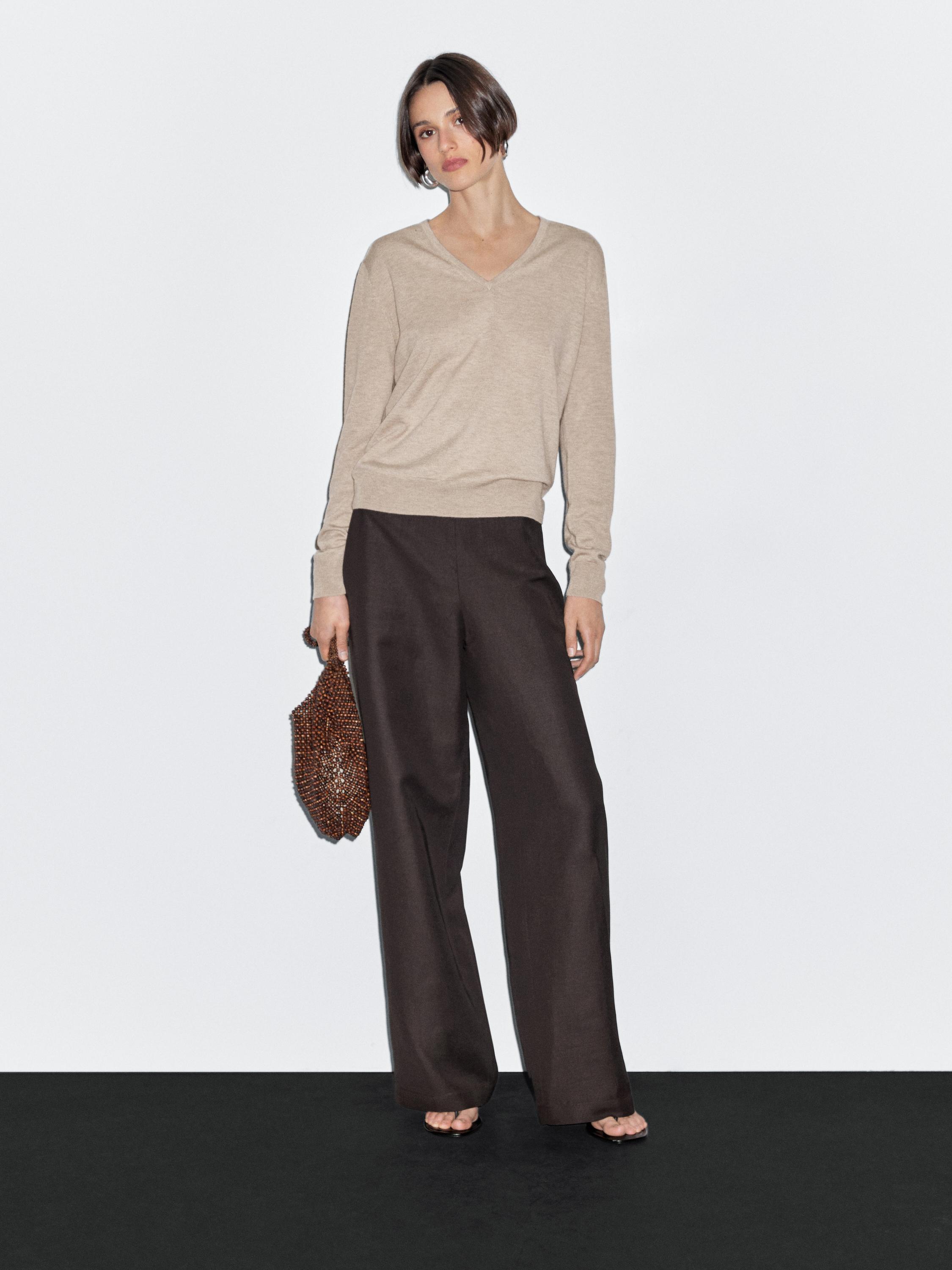 Dzianinowy sweter z mieszanki wełny z dekoltem w serek