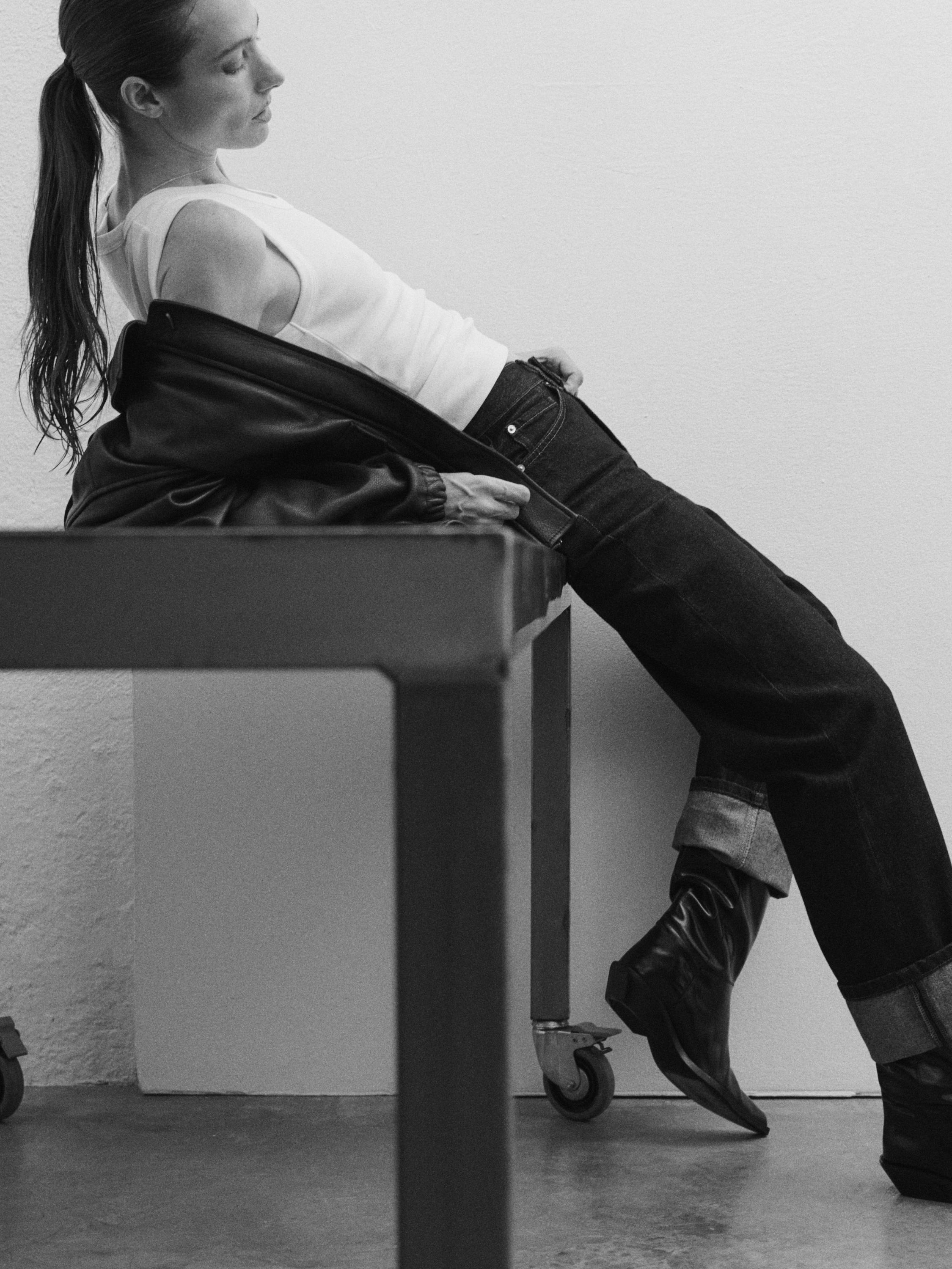 Straight-leg high-waist jeans