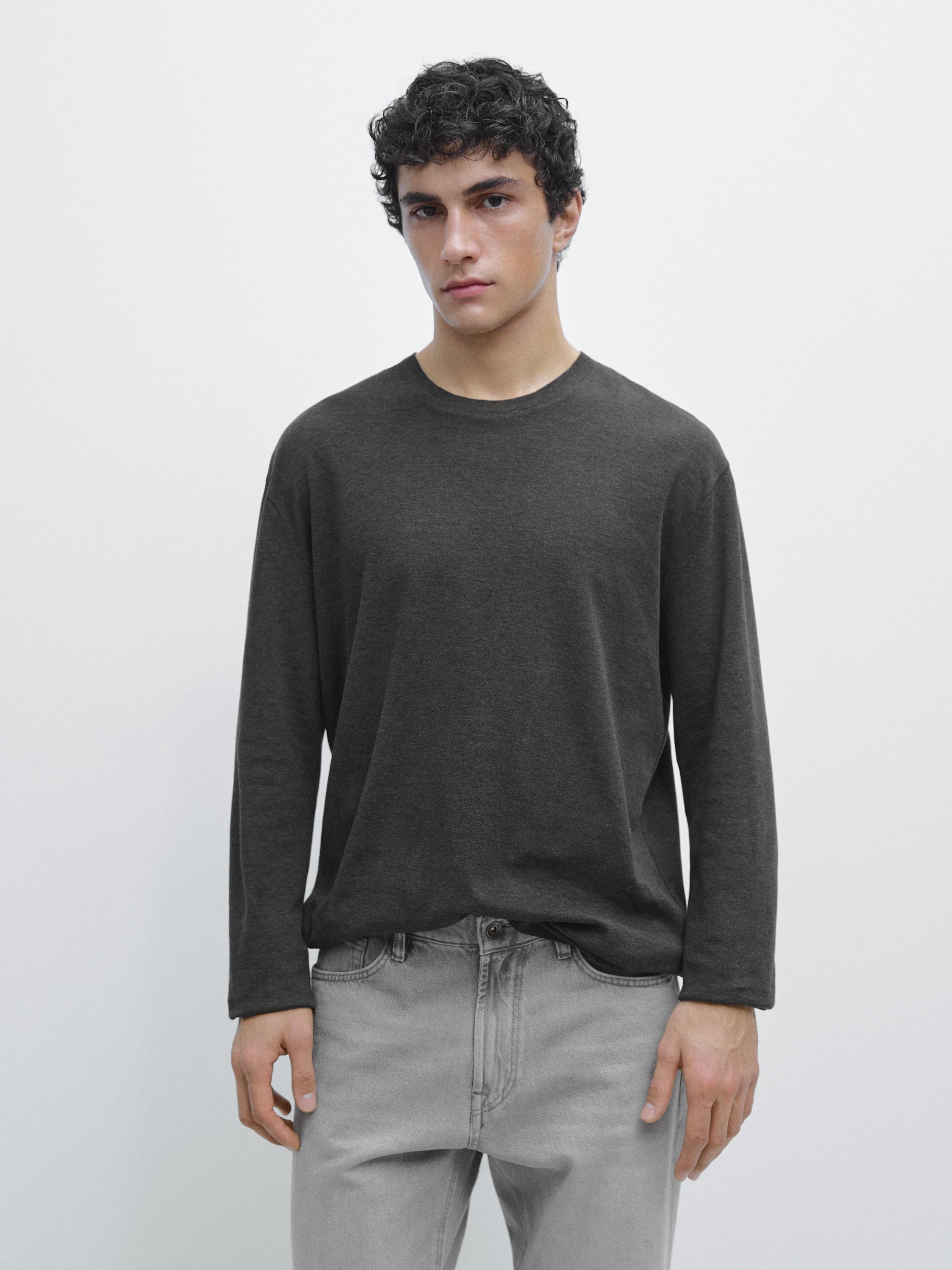 Футболка из хлопка среднего размера с длинными рукавами