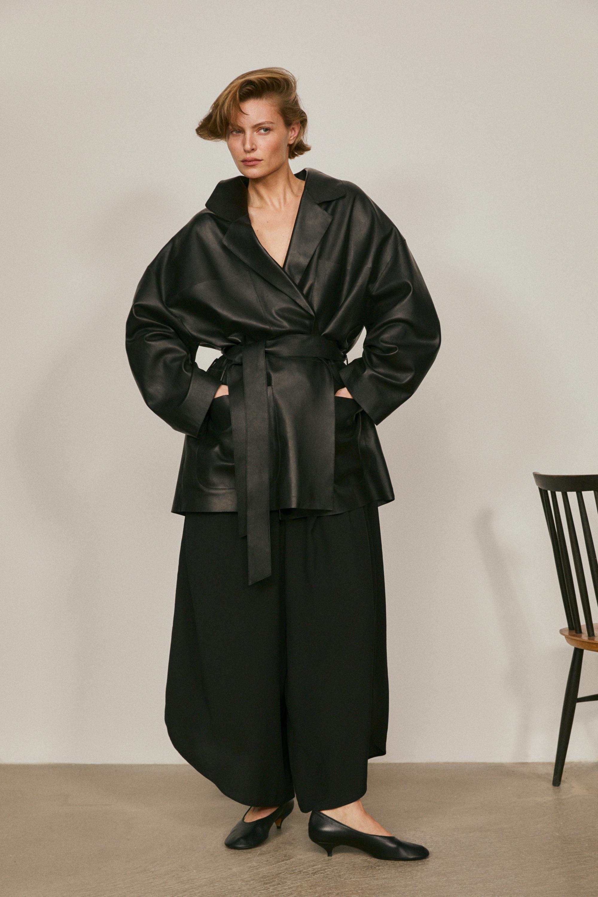 Culottes with pleated details - LIMITED EDITION — BLACK