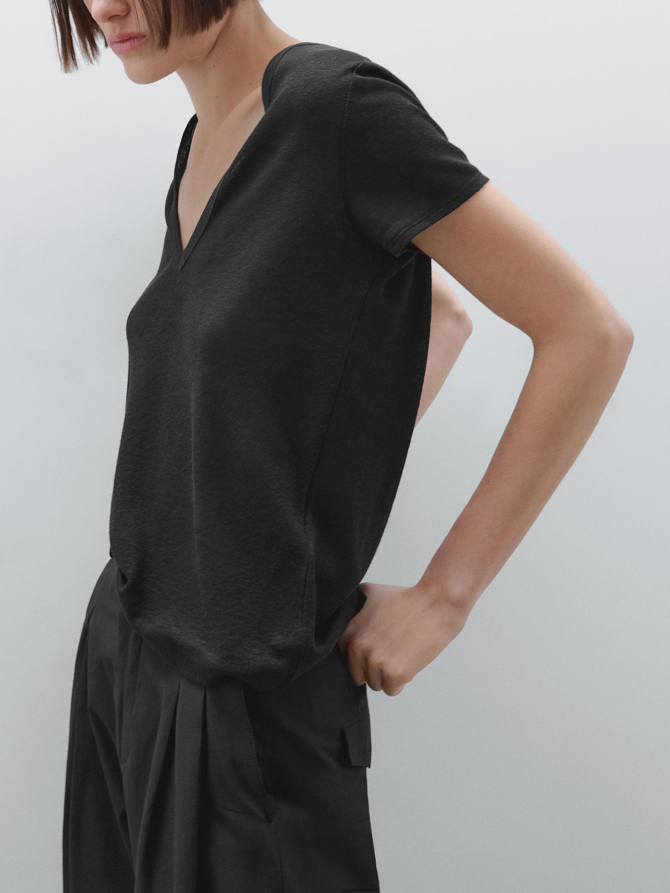 100% linen V-neck T-shirt