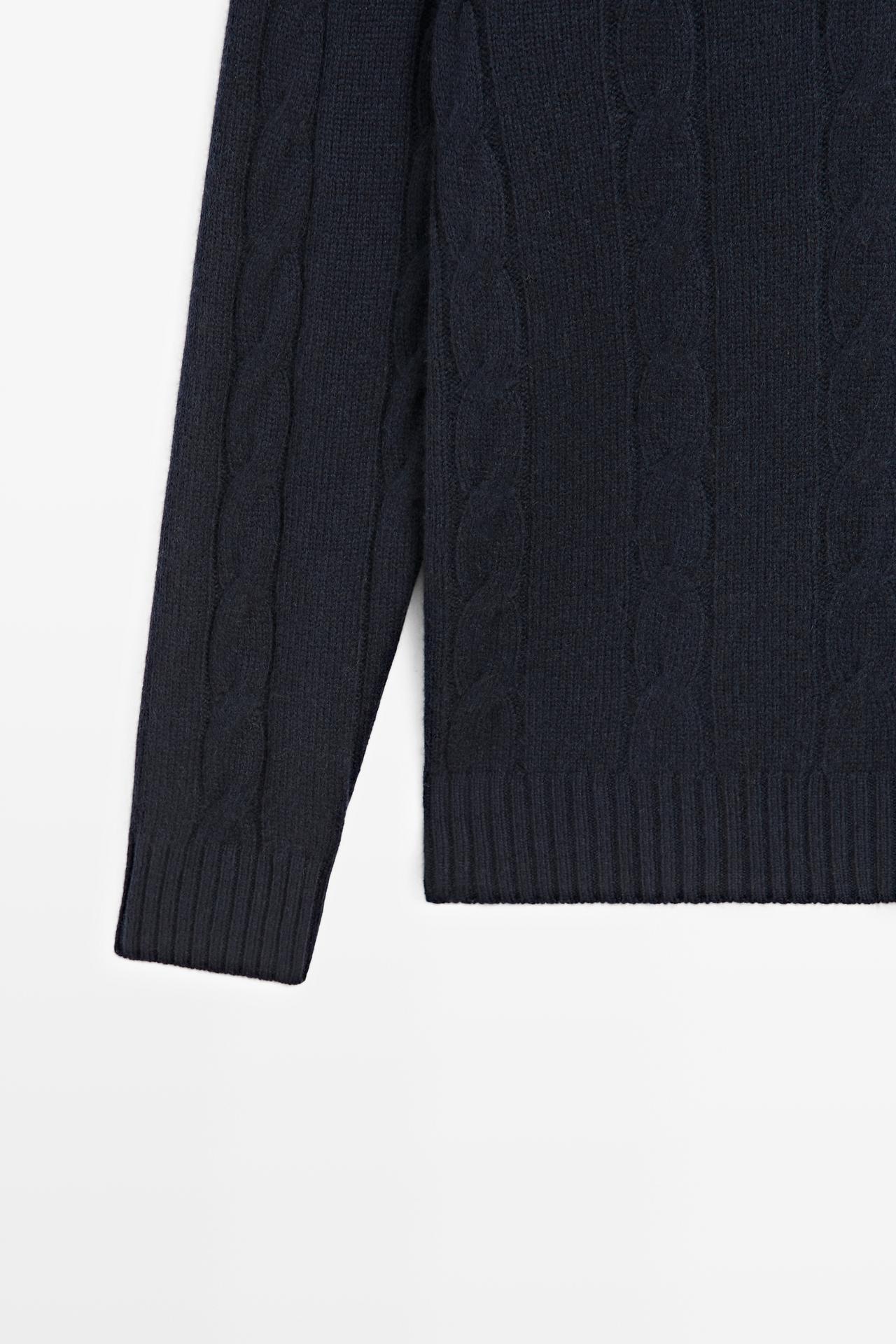 Cable knit mock neck sweater — NAVY BLUE