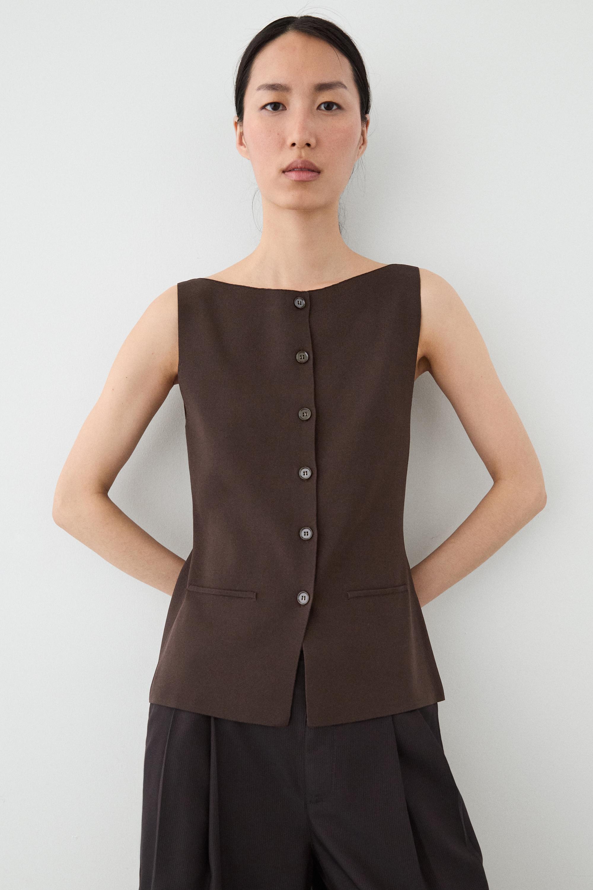 Knit vest with pocket details — BROWN