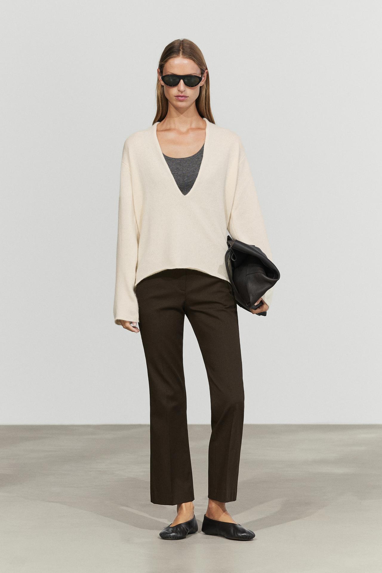 100% Cashmere V-Neck Knit Sweater — CREAM