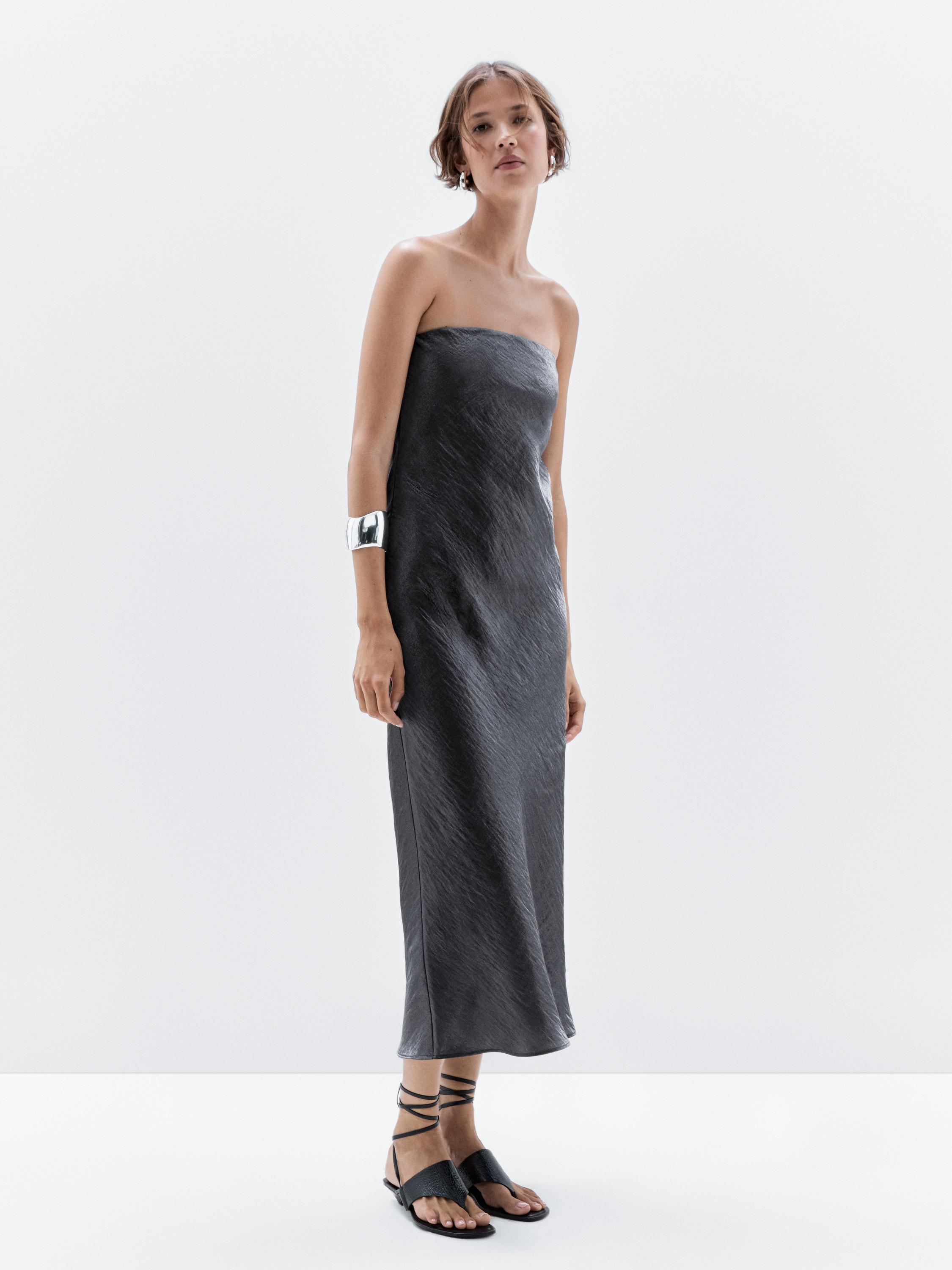 Soepelvallende strapless midi-jurk
