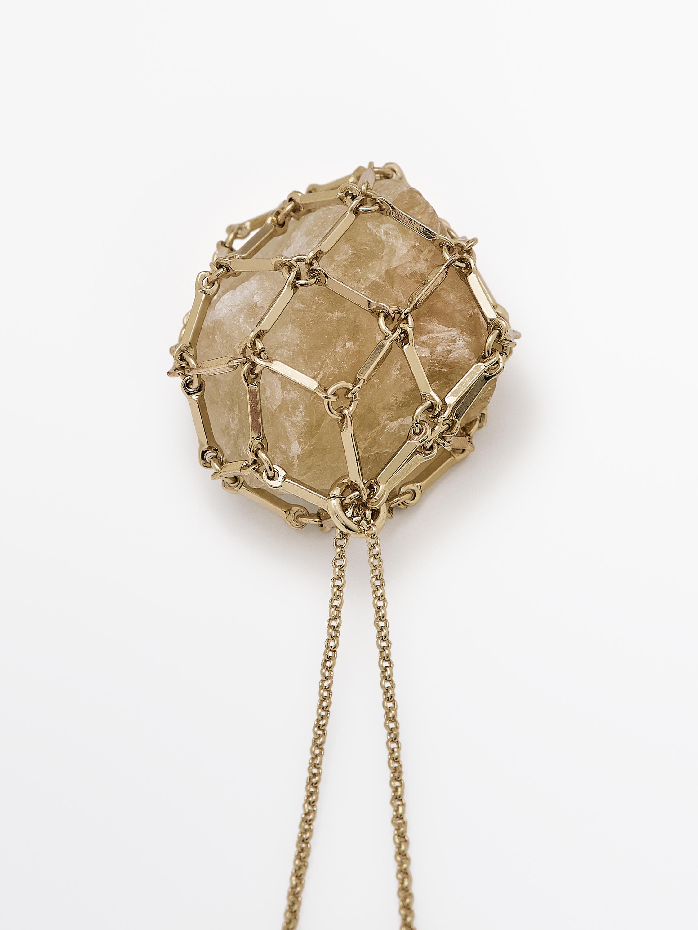 Mesh necklace with stone