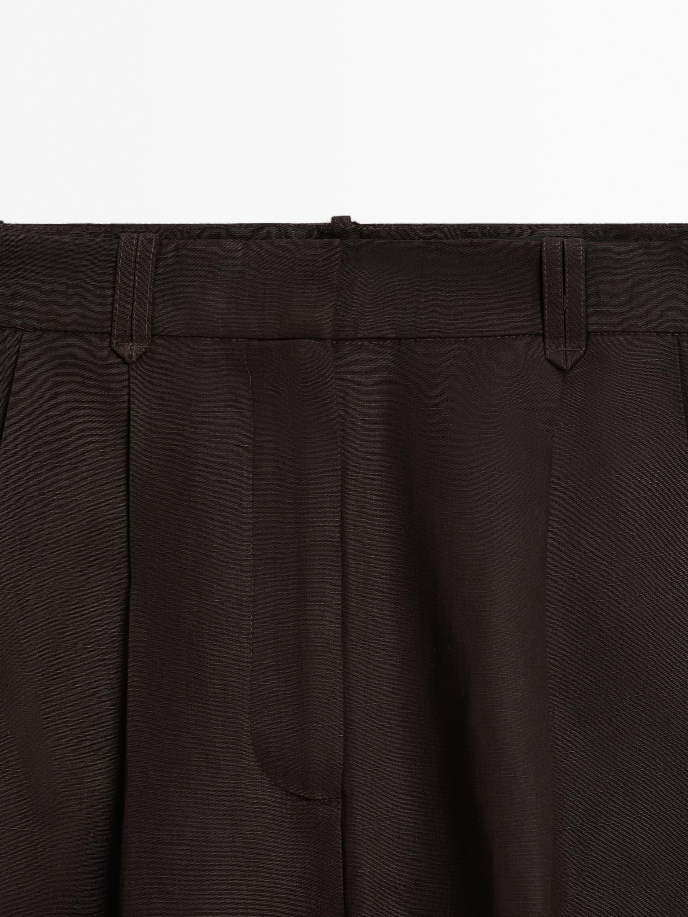 Pleated Bermuda shorts