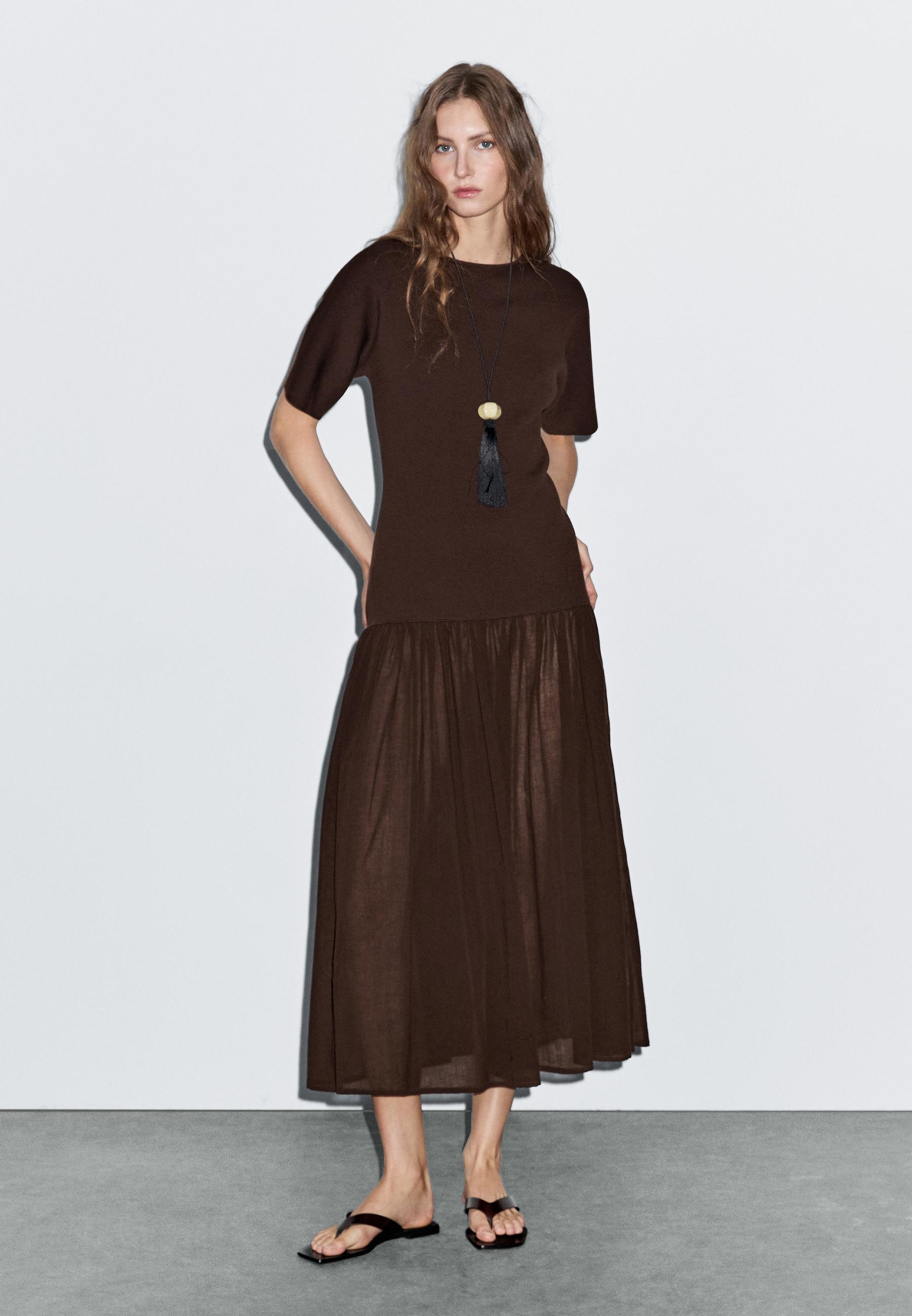 Knit dress with contrast gathered detail