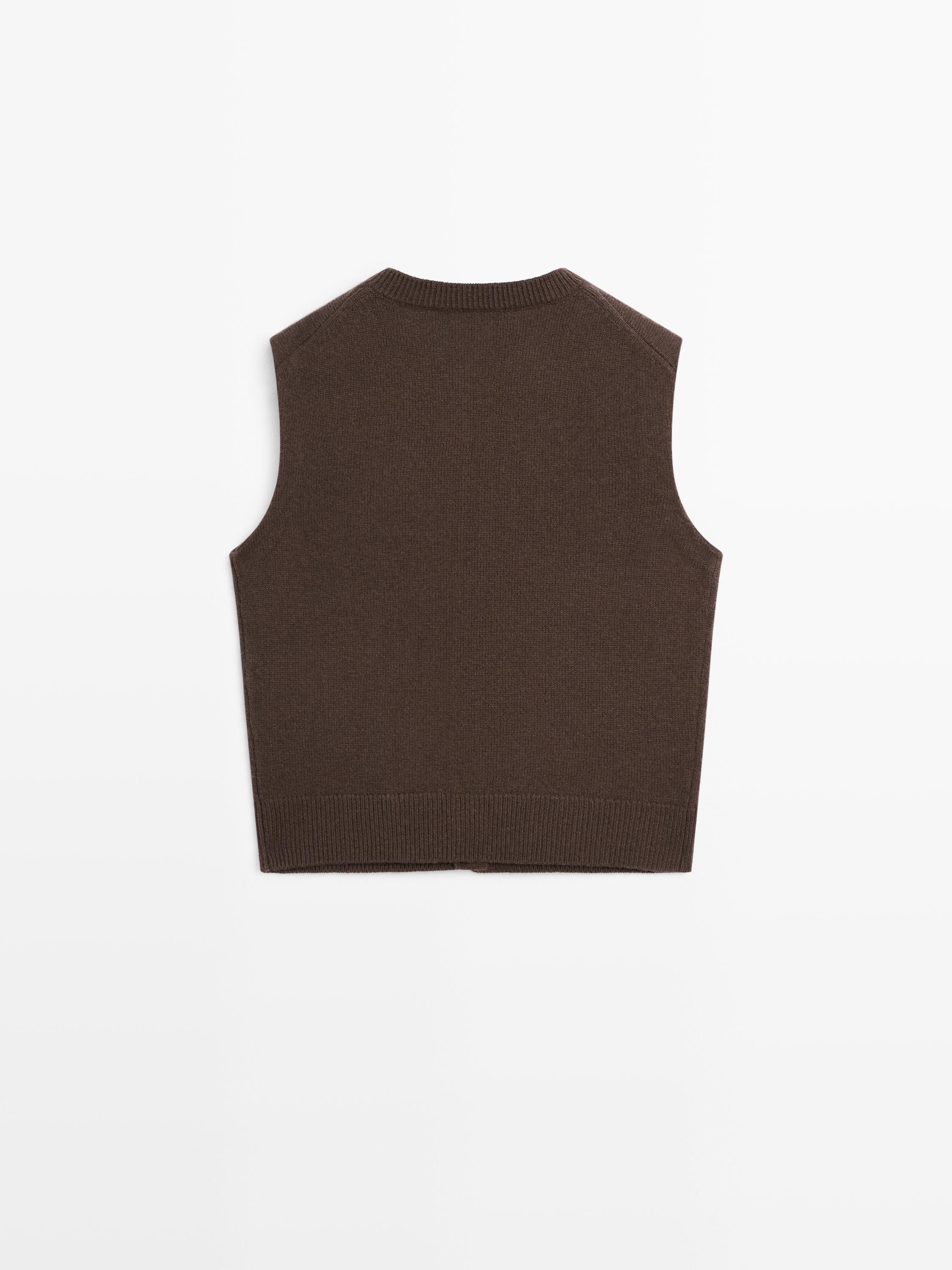 Wool blend vest with pocket details