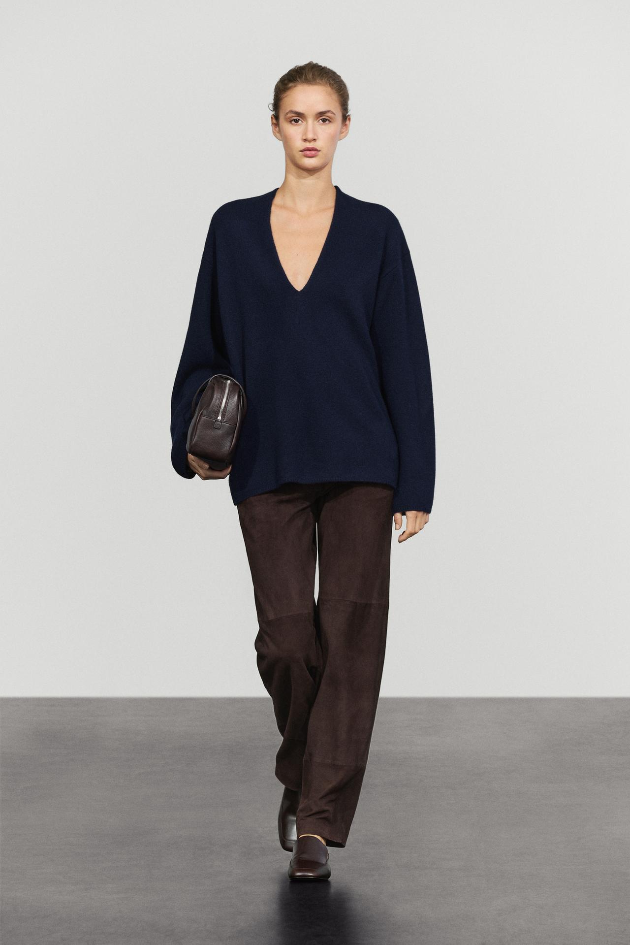 Wool-blend knit V-neck sweater — INDIGO BLUE