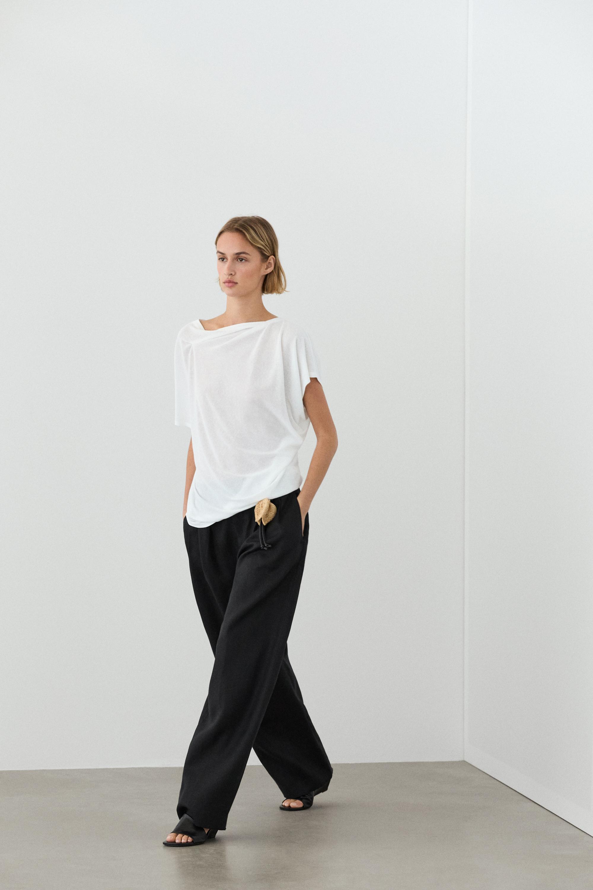 Wide-leg pleated linen trousers — BLACK