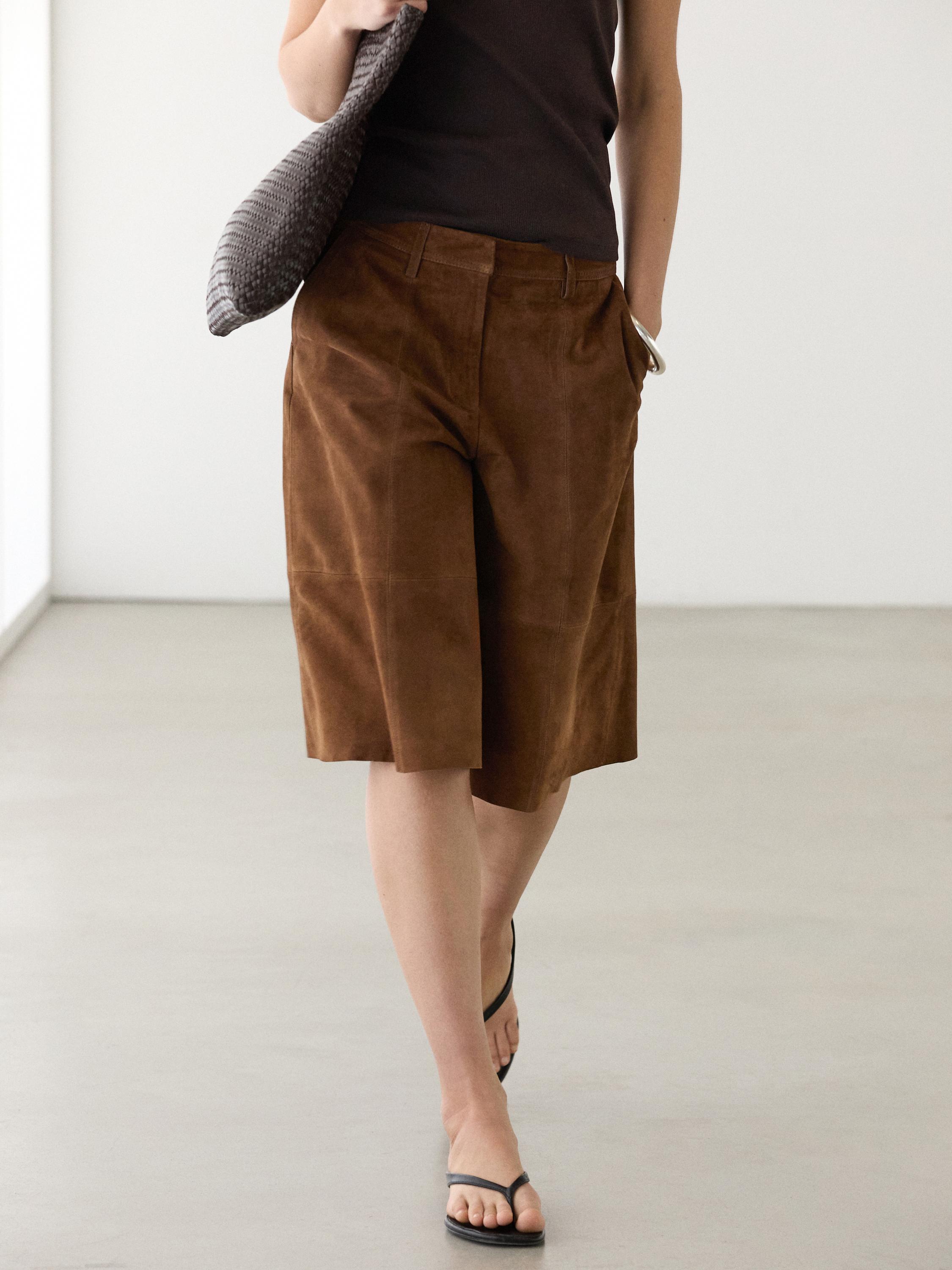 Long suede leather Bermuda shorts — BROWN