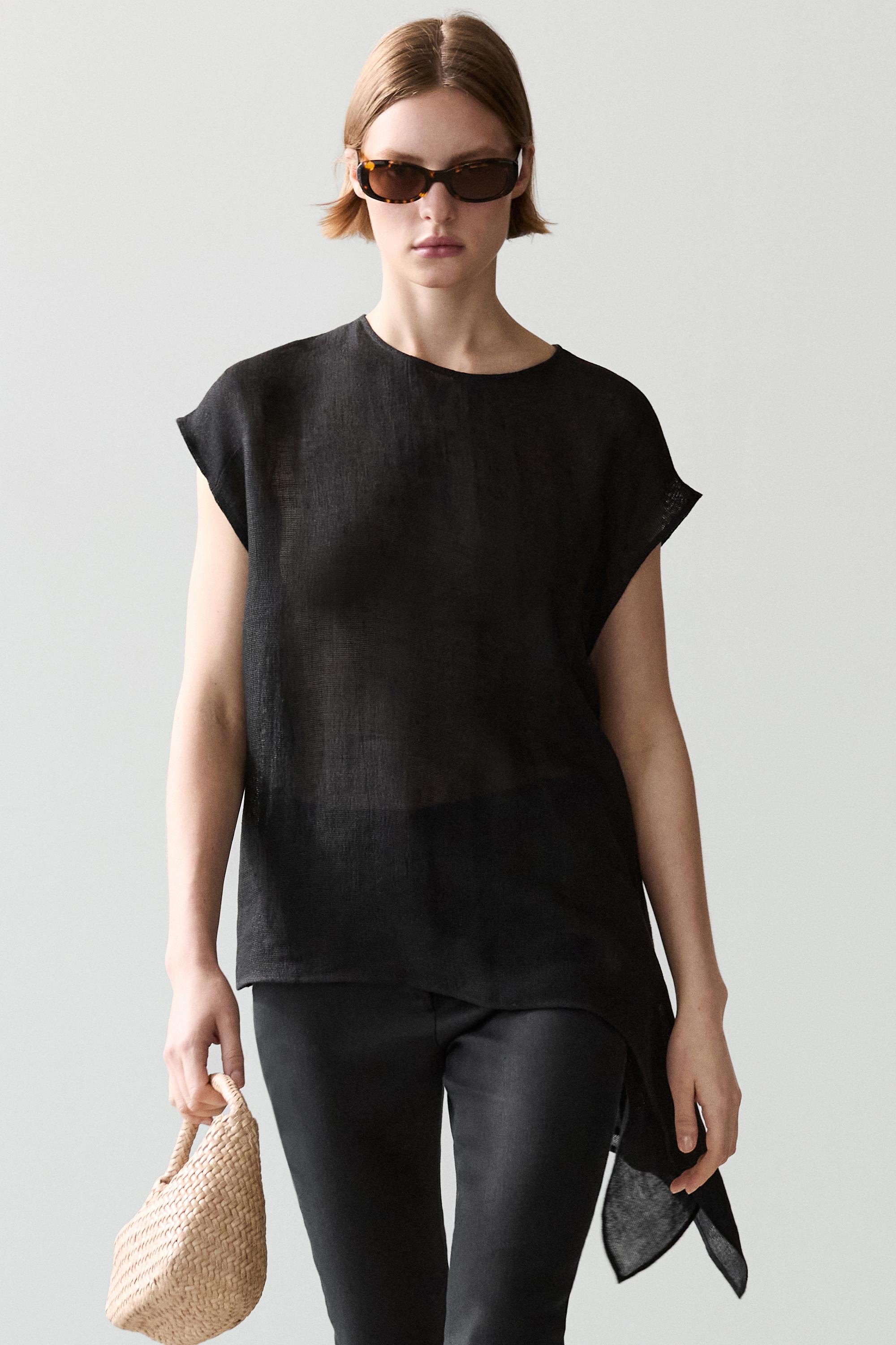 Fließendes, asymmetrisches Leinen-Top