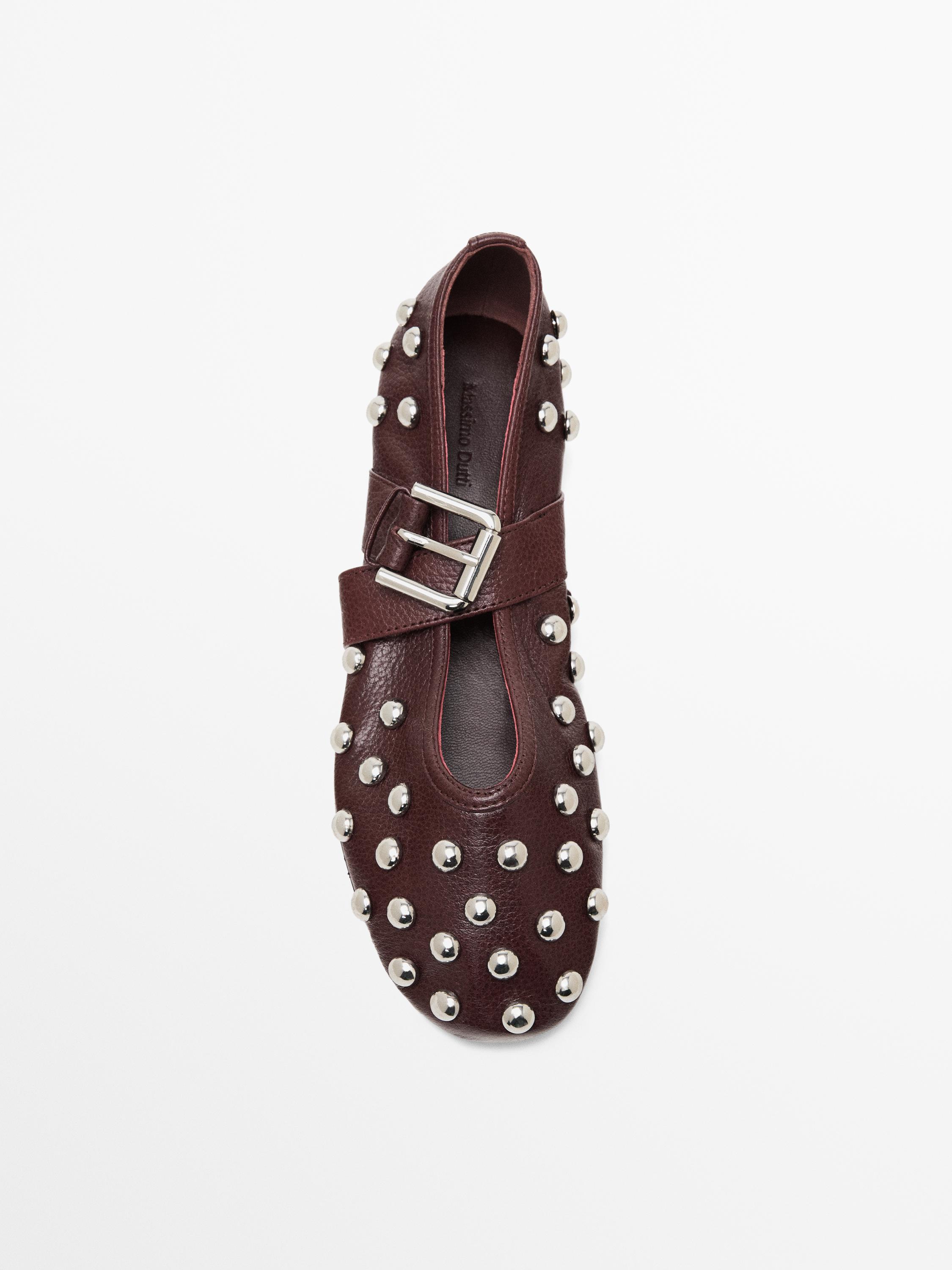 Balerinki z ćwiekami i sprzączkami