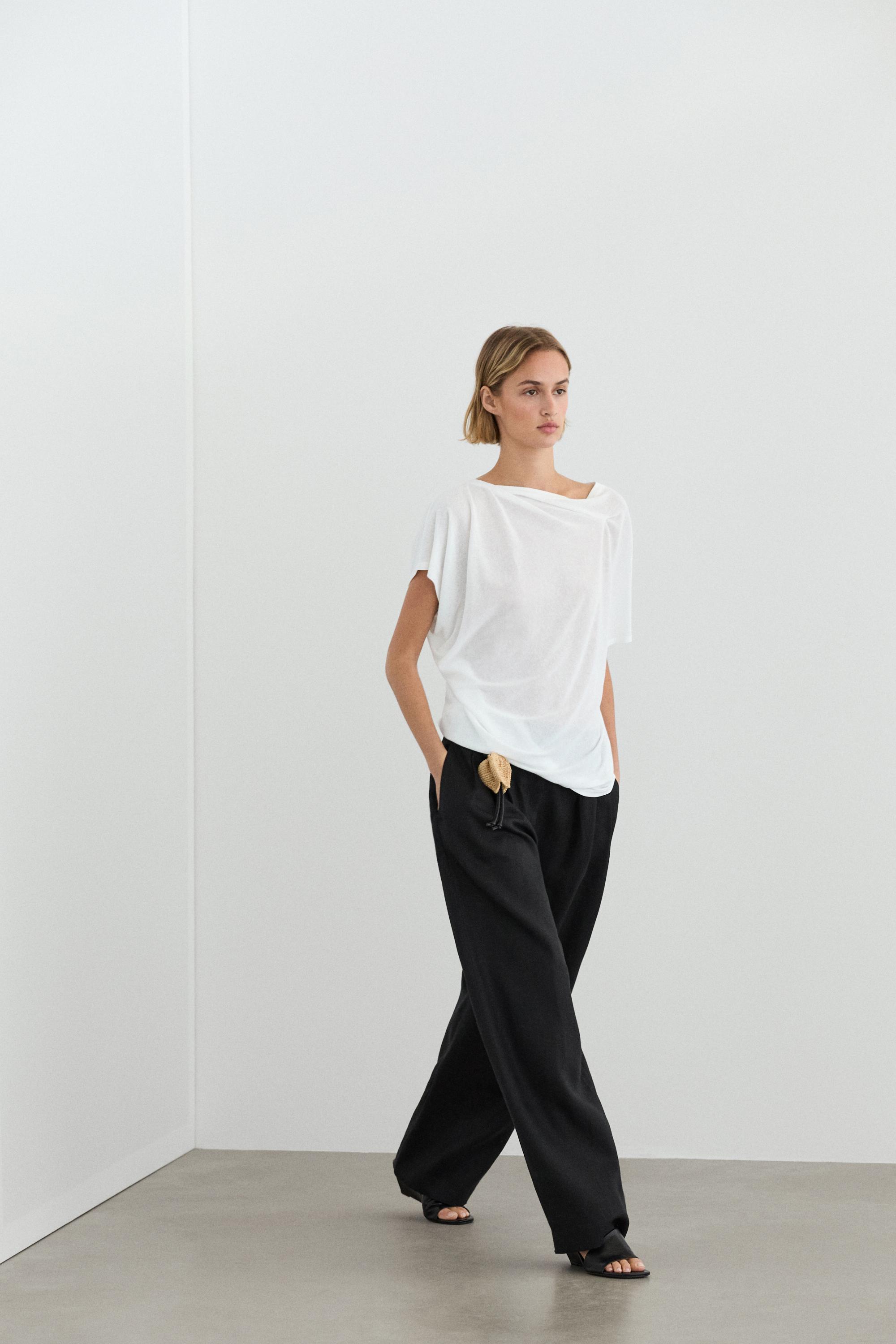 Wide-leg pleated linen trousers — BLACK