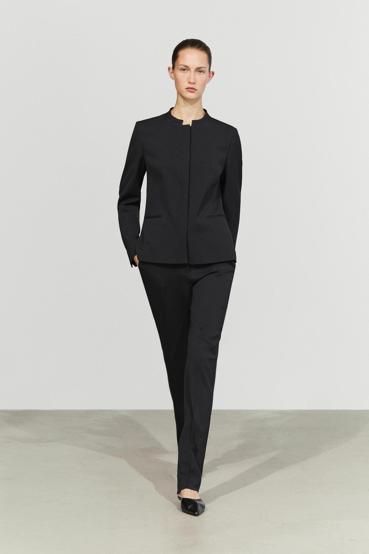 Round neck blazer with darts — BLACK