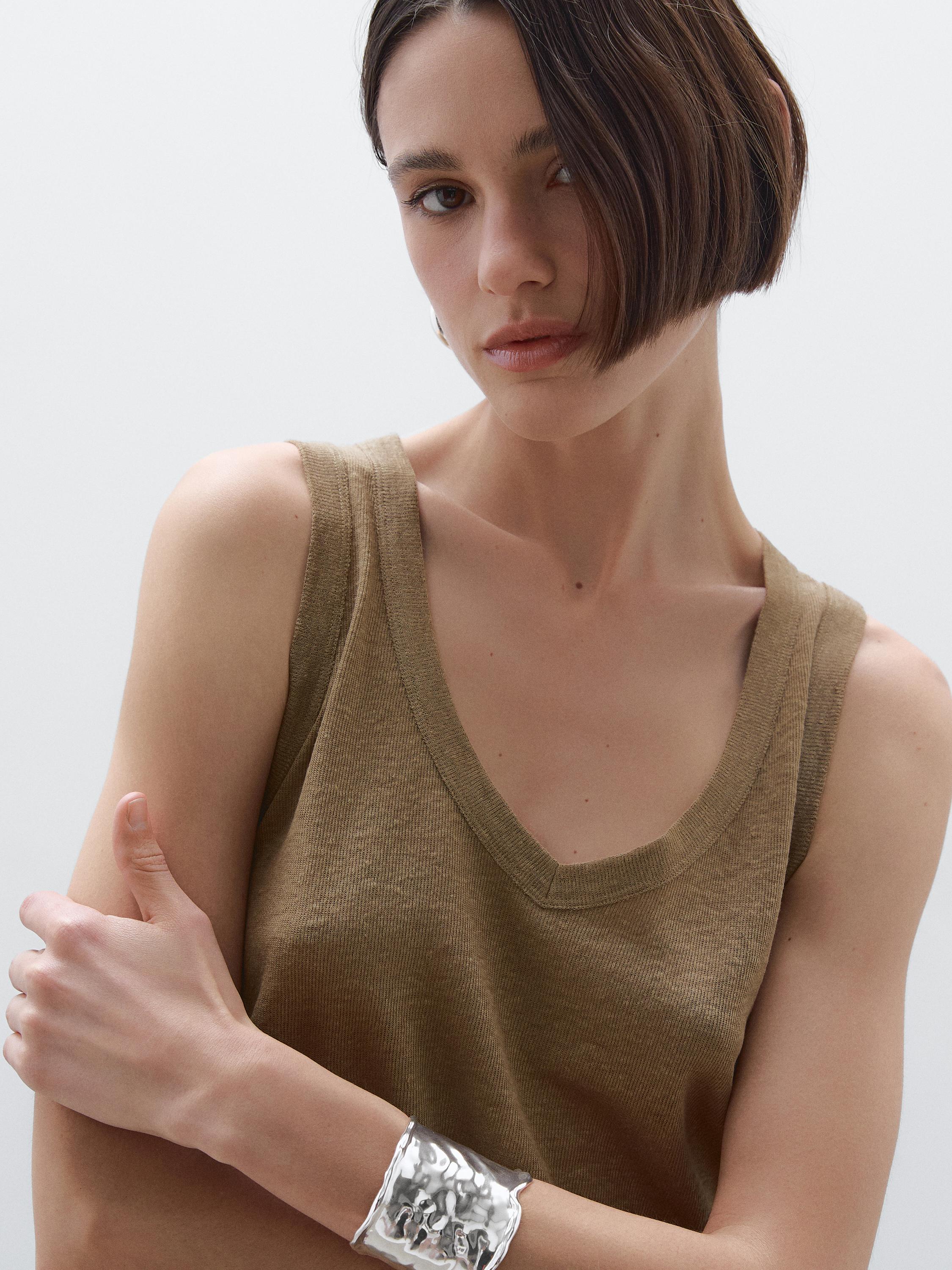 Linen V-neck knit top
