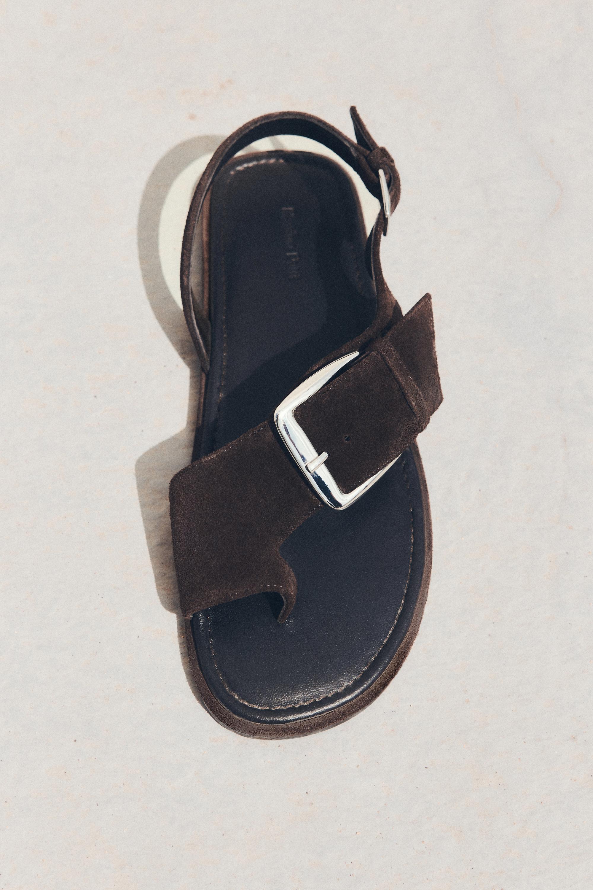 Flat slider sandals with buckle — BROWN