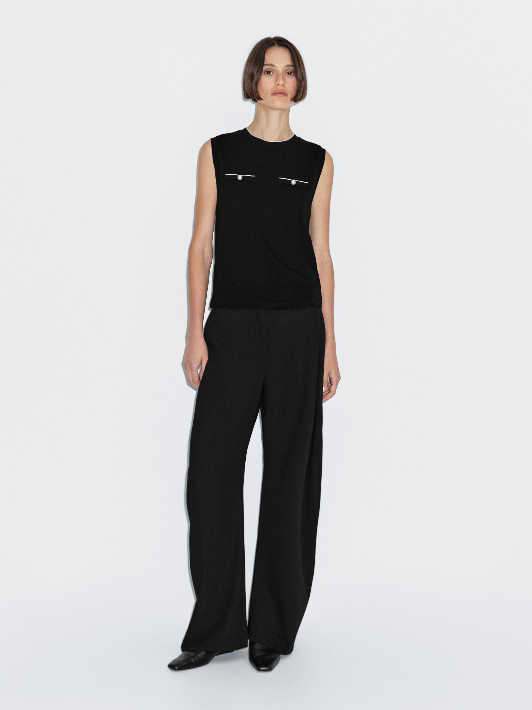 Sleeveless top with pocket details