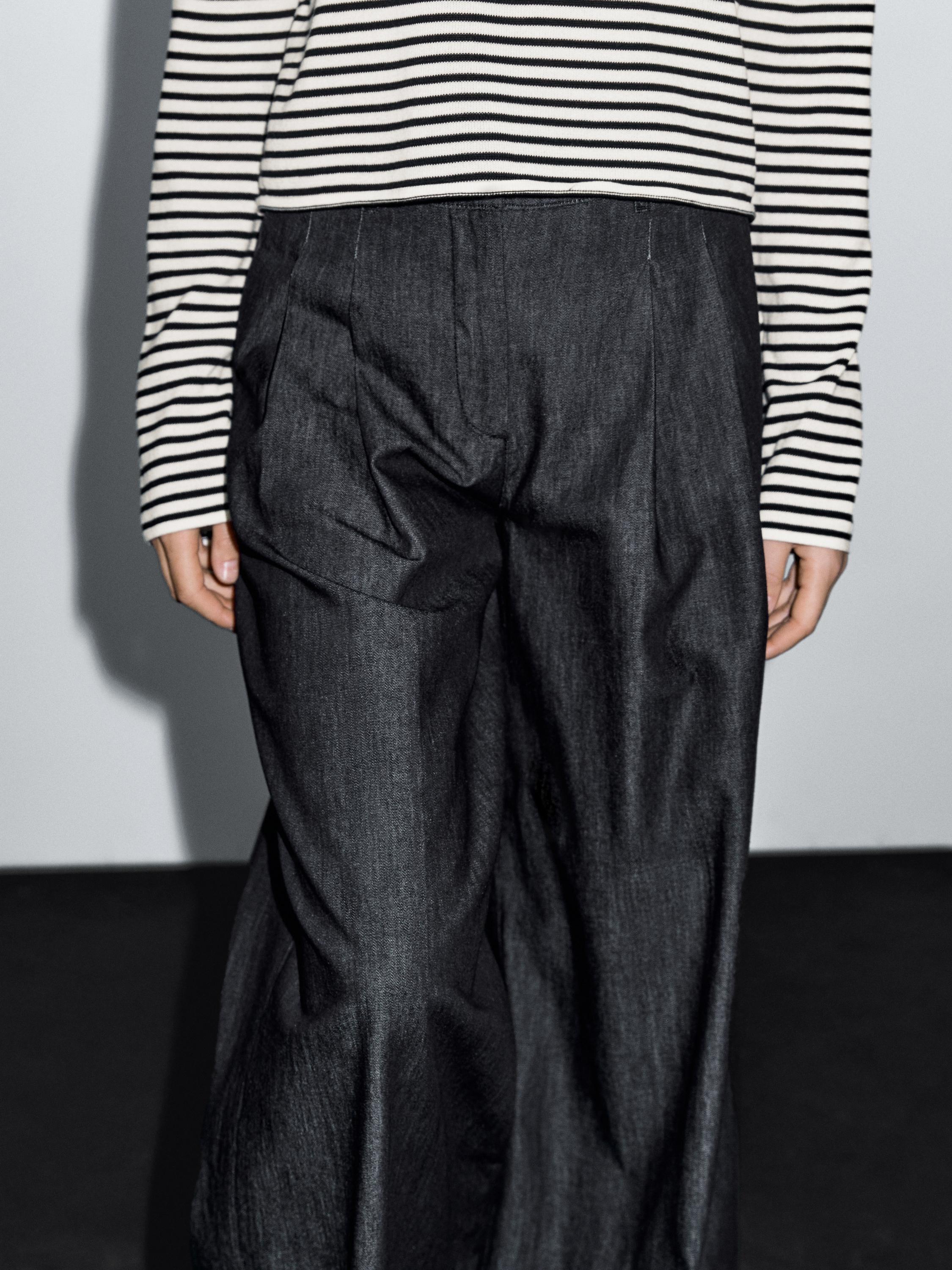 Lekkie jeansy z szerokimi nogawkami i wysokim stanem