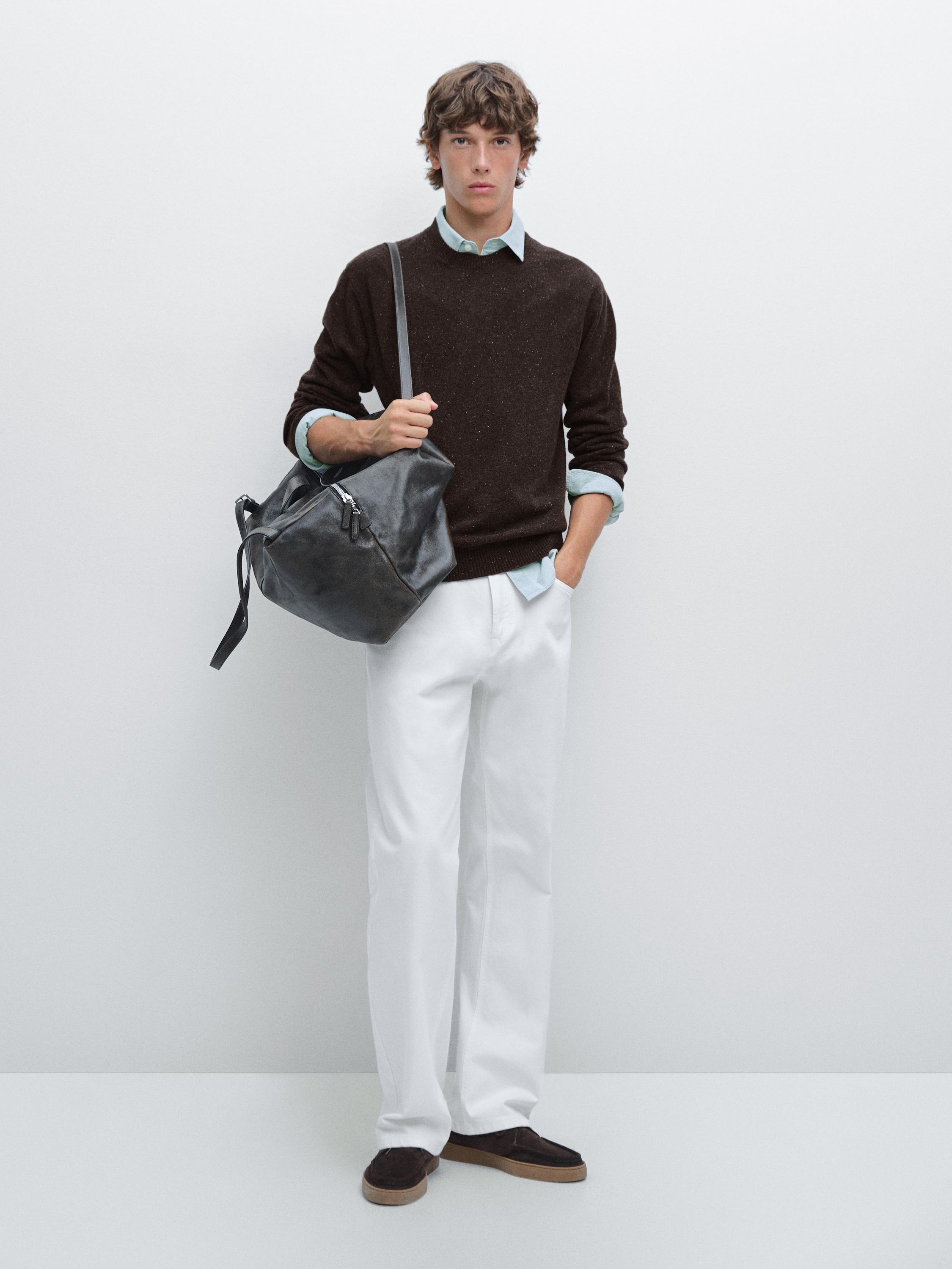 سويتر محاك بياقة دائرية وتفصيل متباين