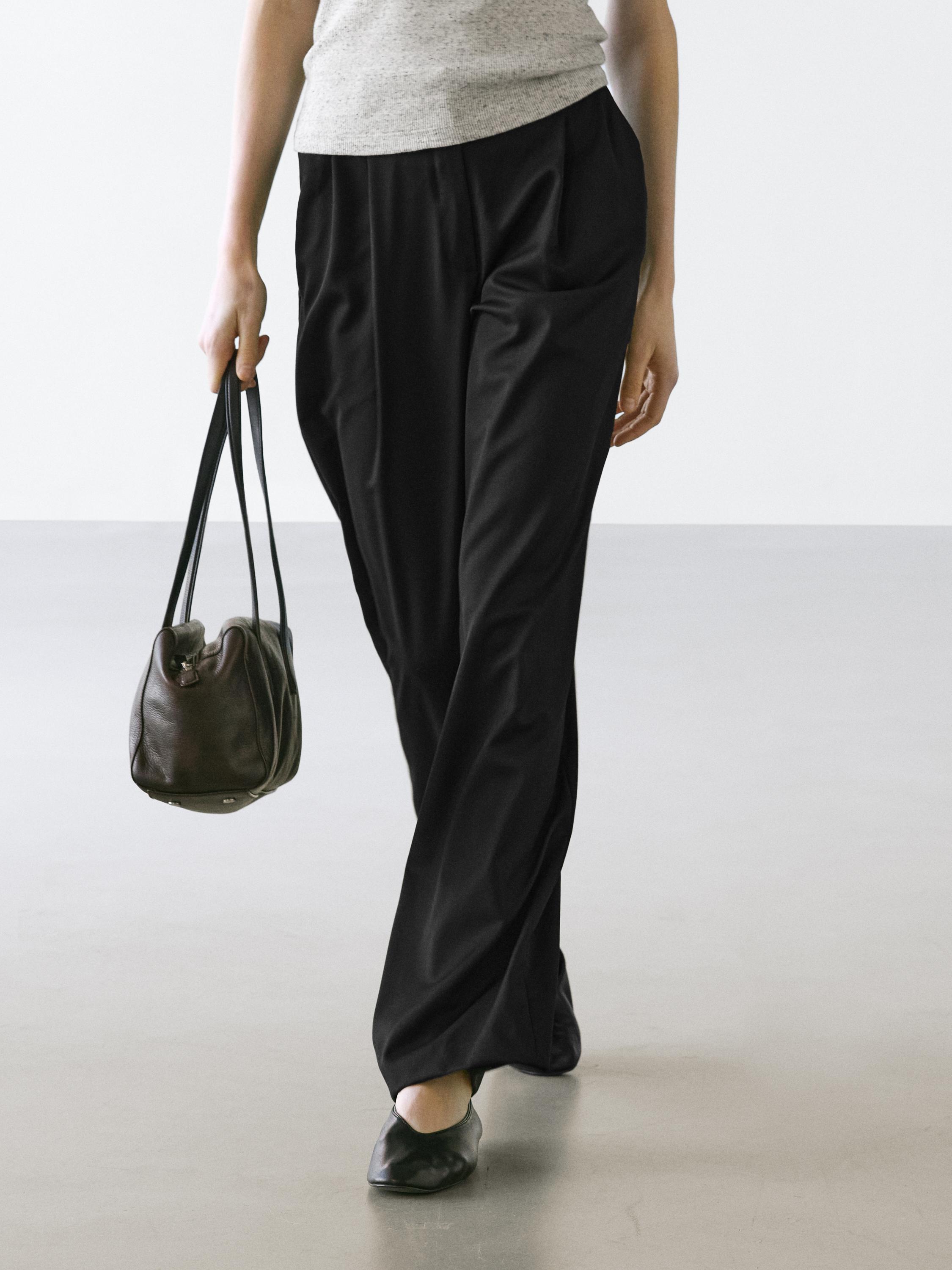 Extra fine wool pleated pants — BLACK