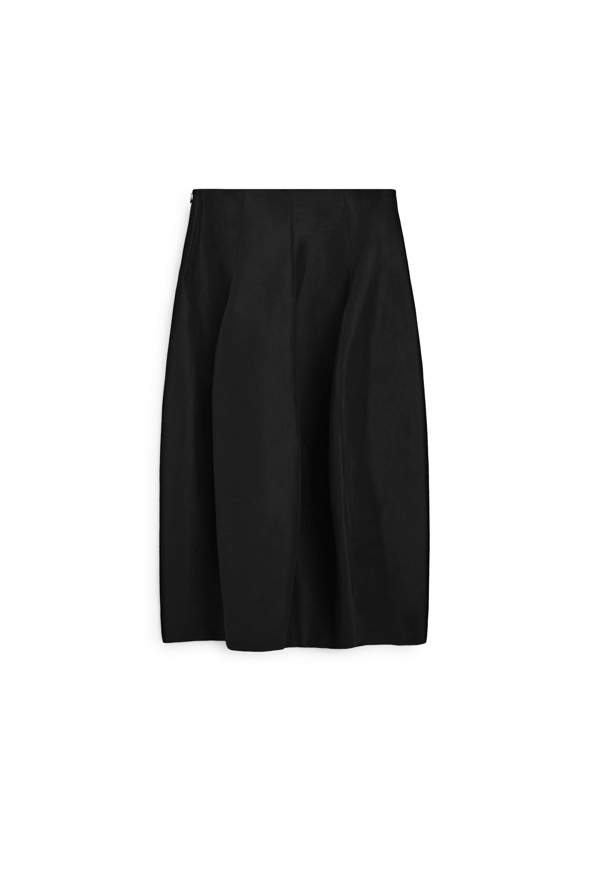 Flowing Seamed Midi Skirt - STUDIO — BLACK