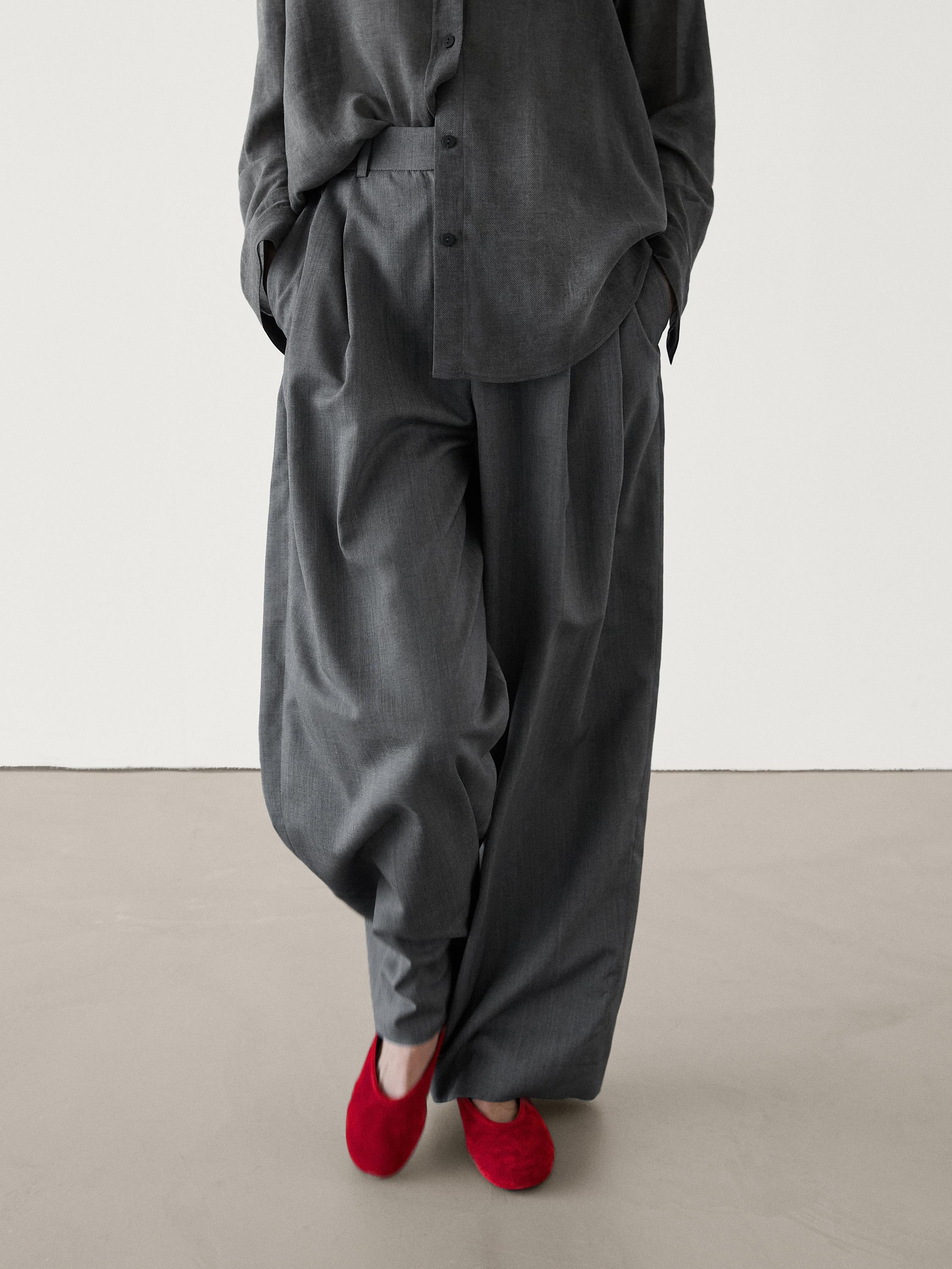 Pantalón straight fit pliegues lana conjunto