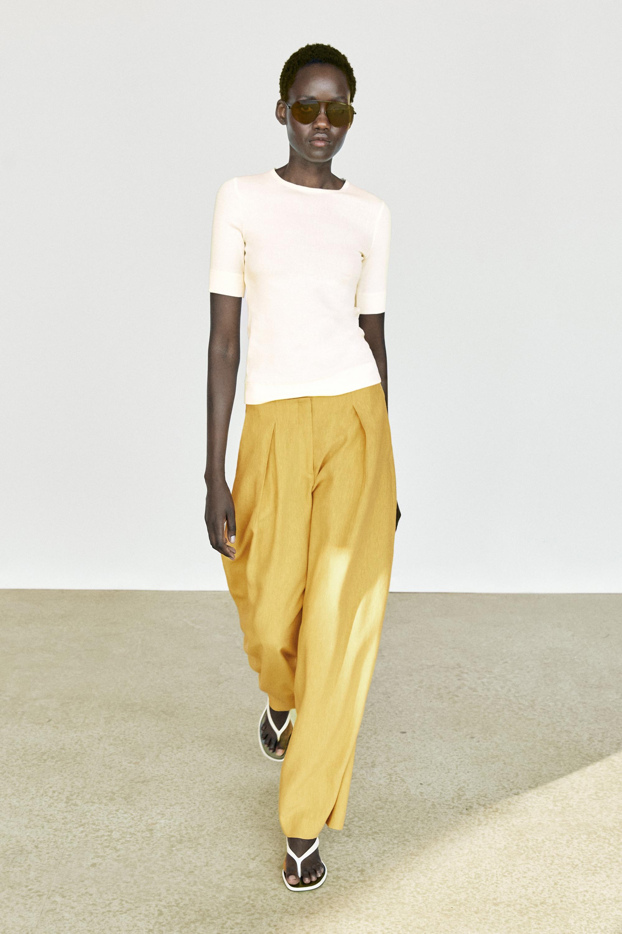 Wide-leg flowing linen blend pleated pants — MUSTARD YELLOW