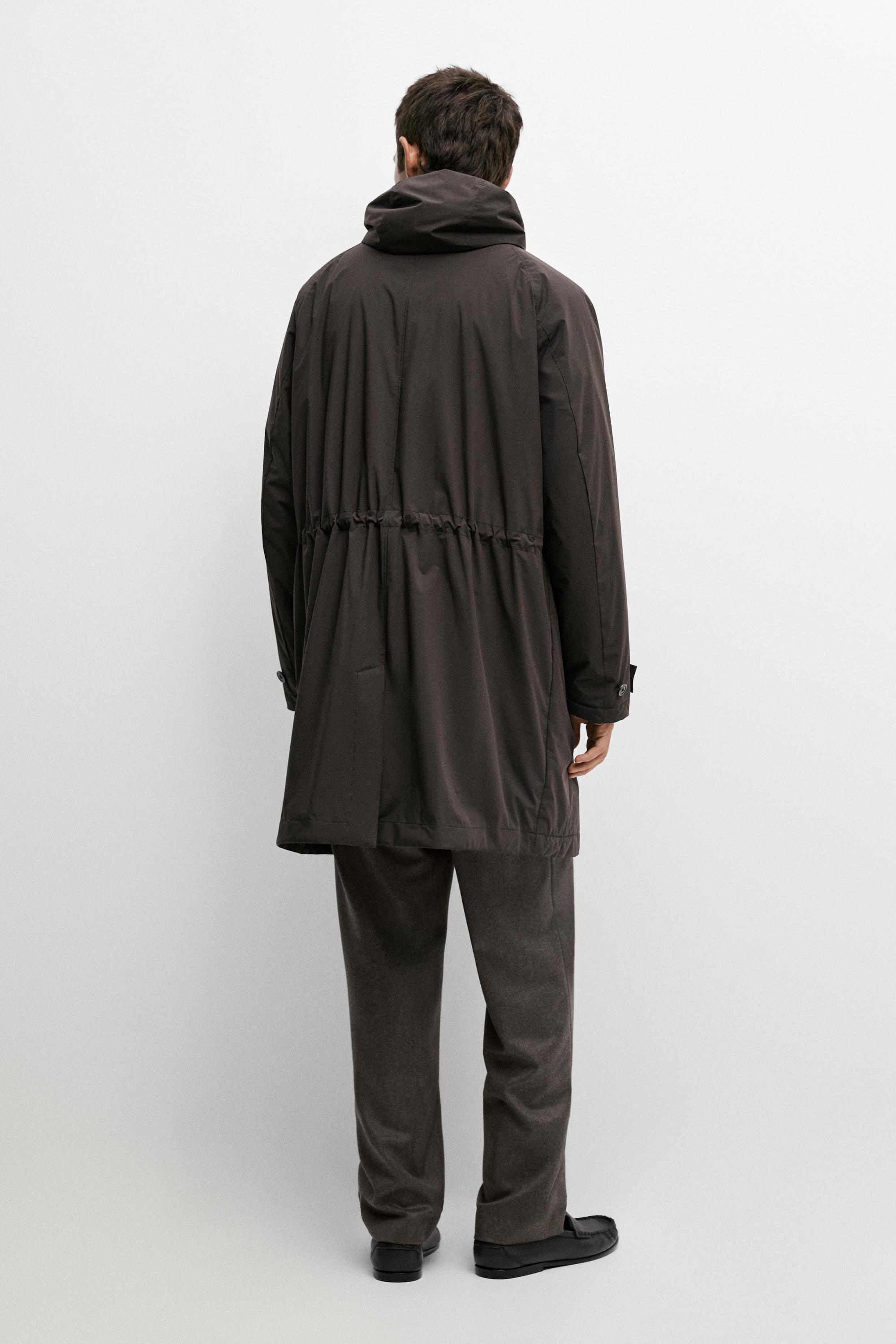 Massimo Dutti Uzun teknik parka görsel 5